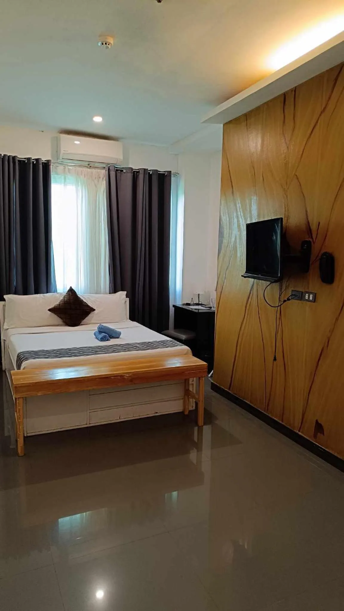 Bed in The ApplePeach House