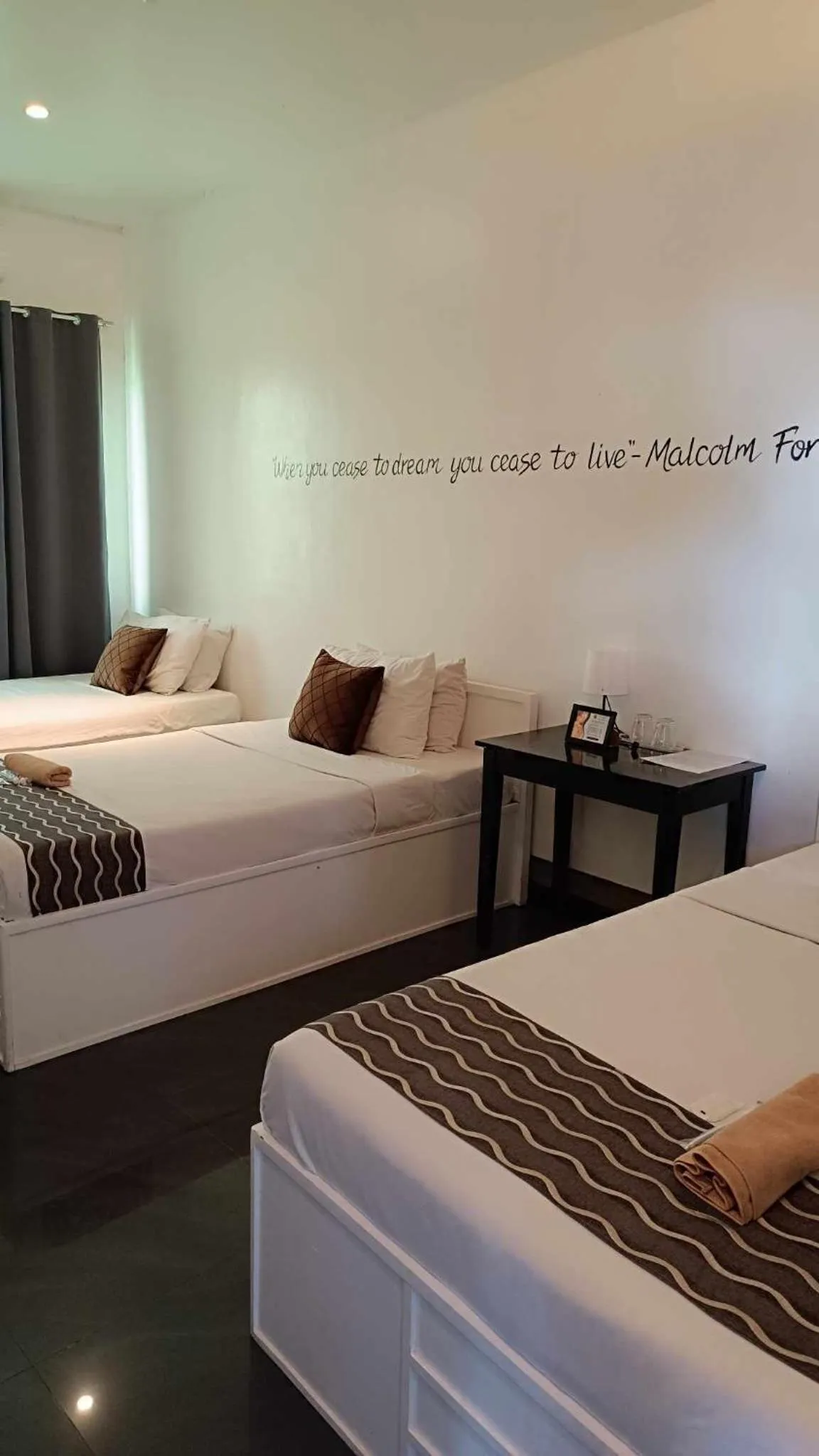 Bed in The ApplePeach House