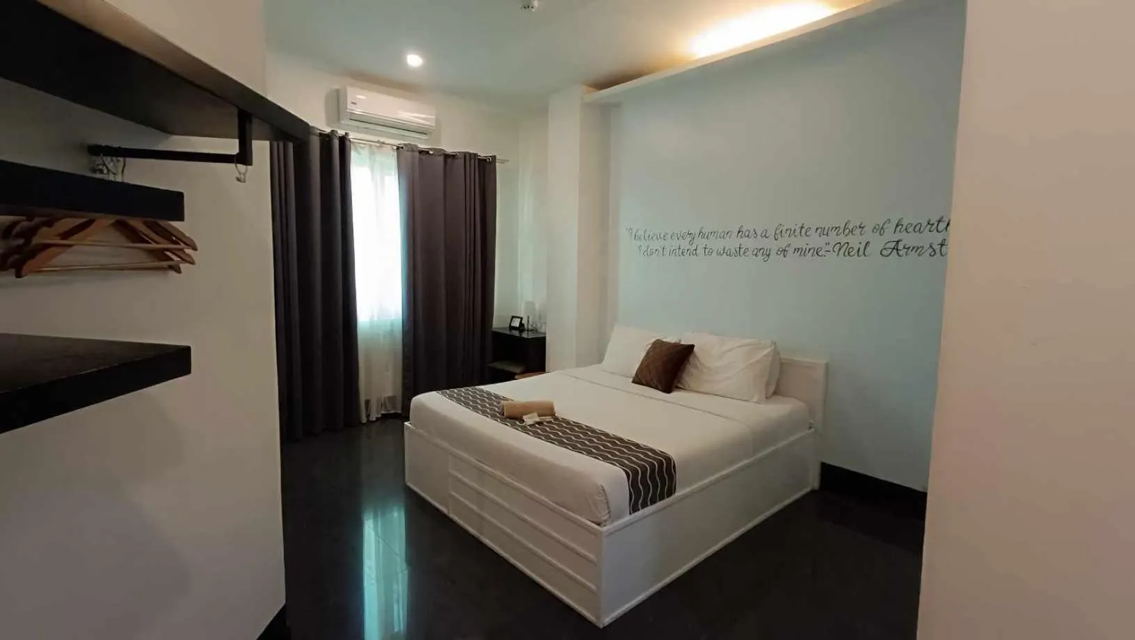 Bed in The ApplePeach House