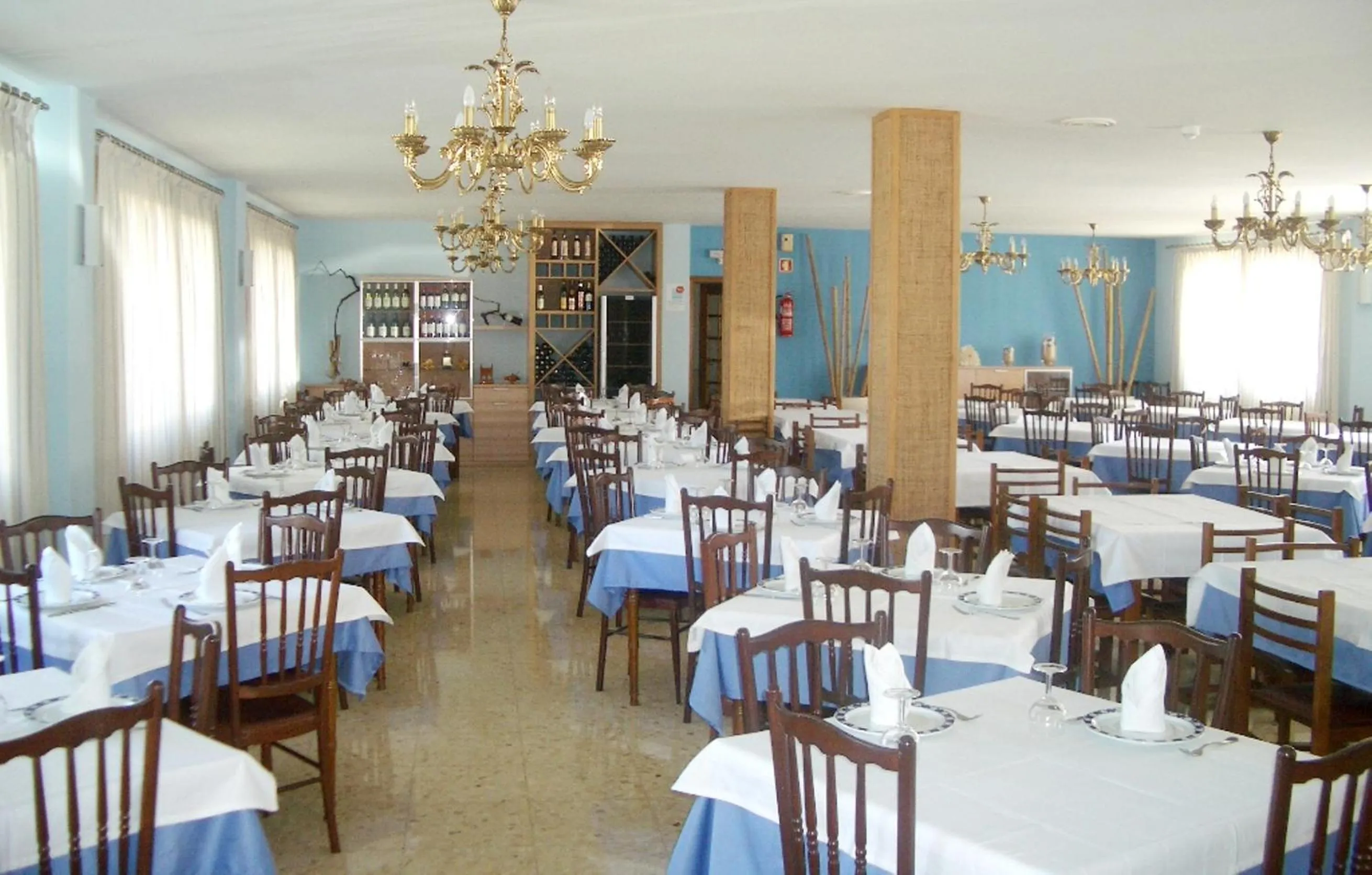 Restaurant/places to eat in Hotel Marola