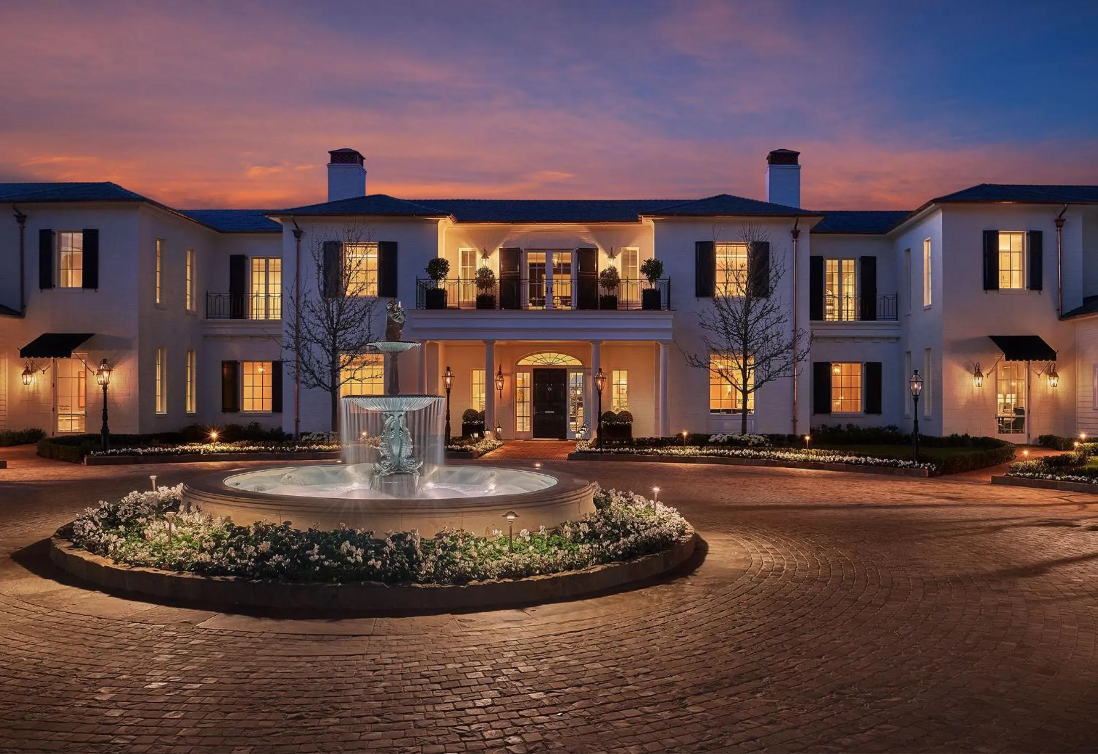 Facade/entrance in Rosewood Miramar Beach