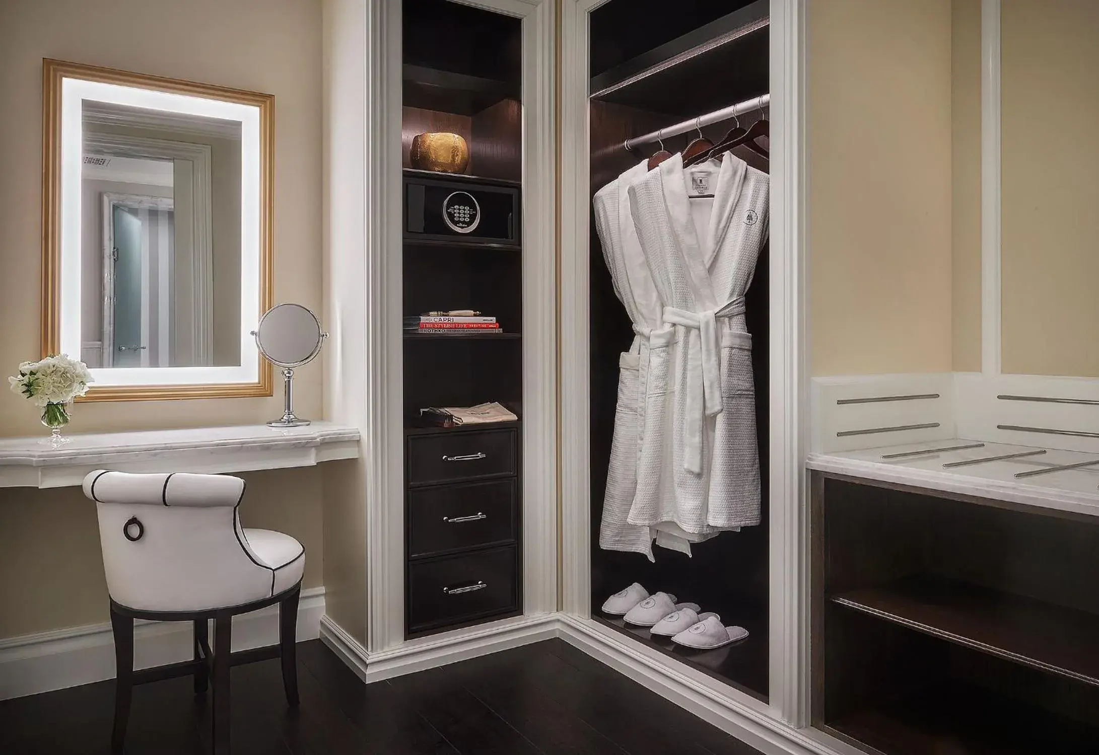 Montecito Bungalow King in Rosewood Miramar Beach Montecito Bungalow King in Rosewood Miramar Beach