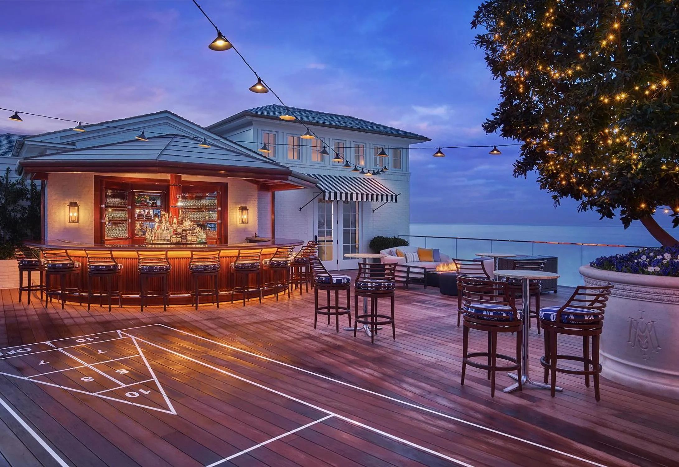 Lounge or bar in Rosewood Miramar Beach