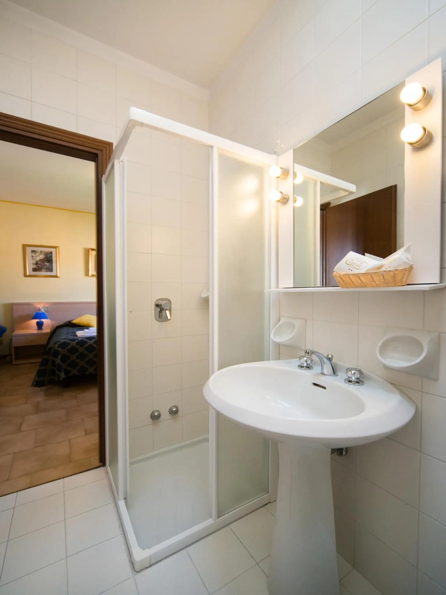 Bathroom, Bed in Albergo Centrale