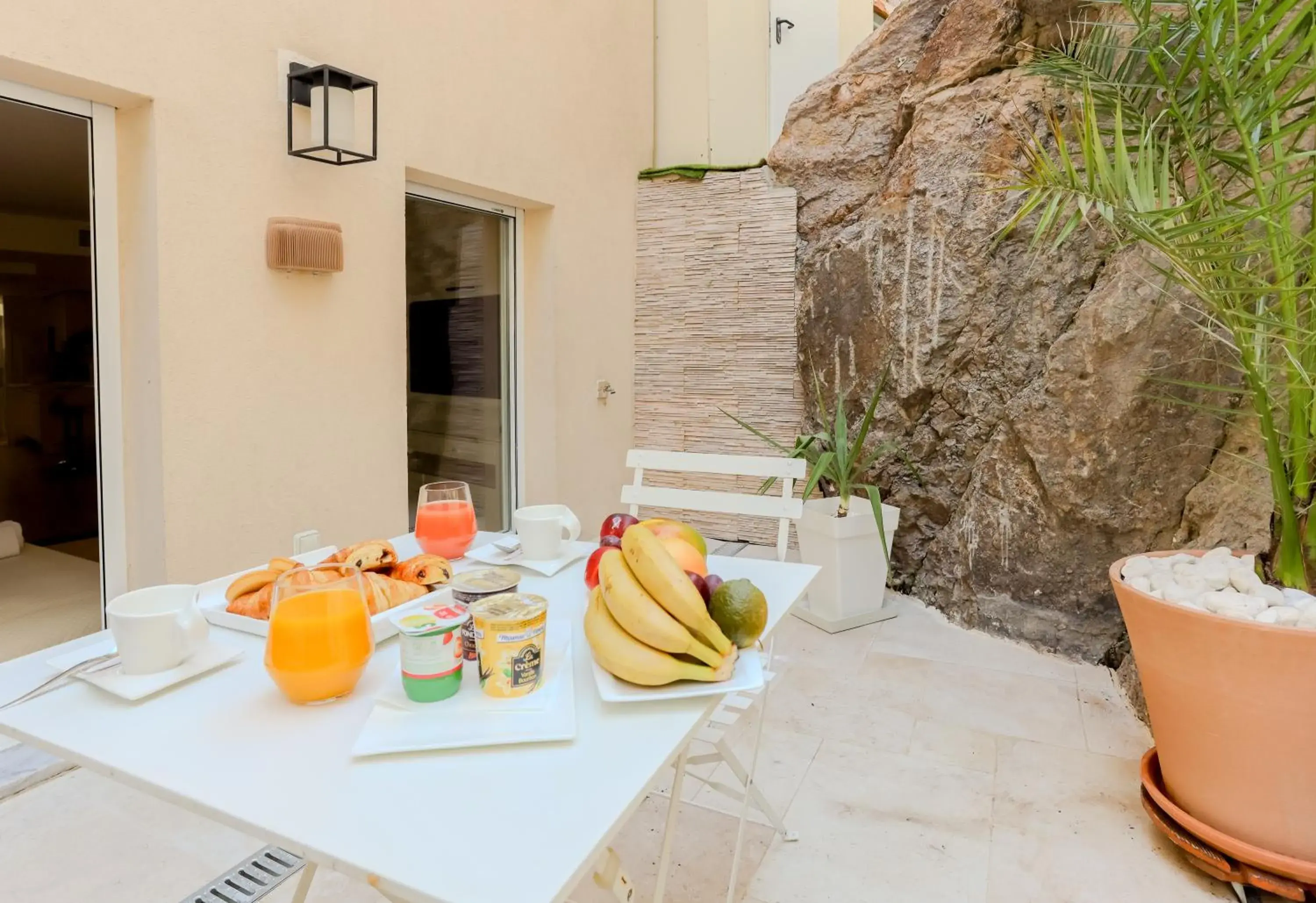 Breakfast in Traverse Des Artistes Breakfast in Traverse Des Artistes