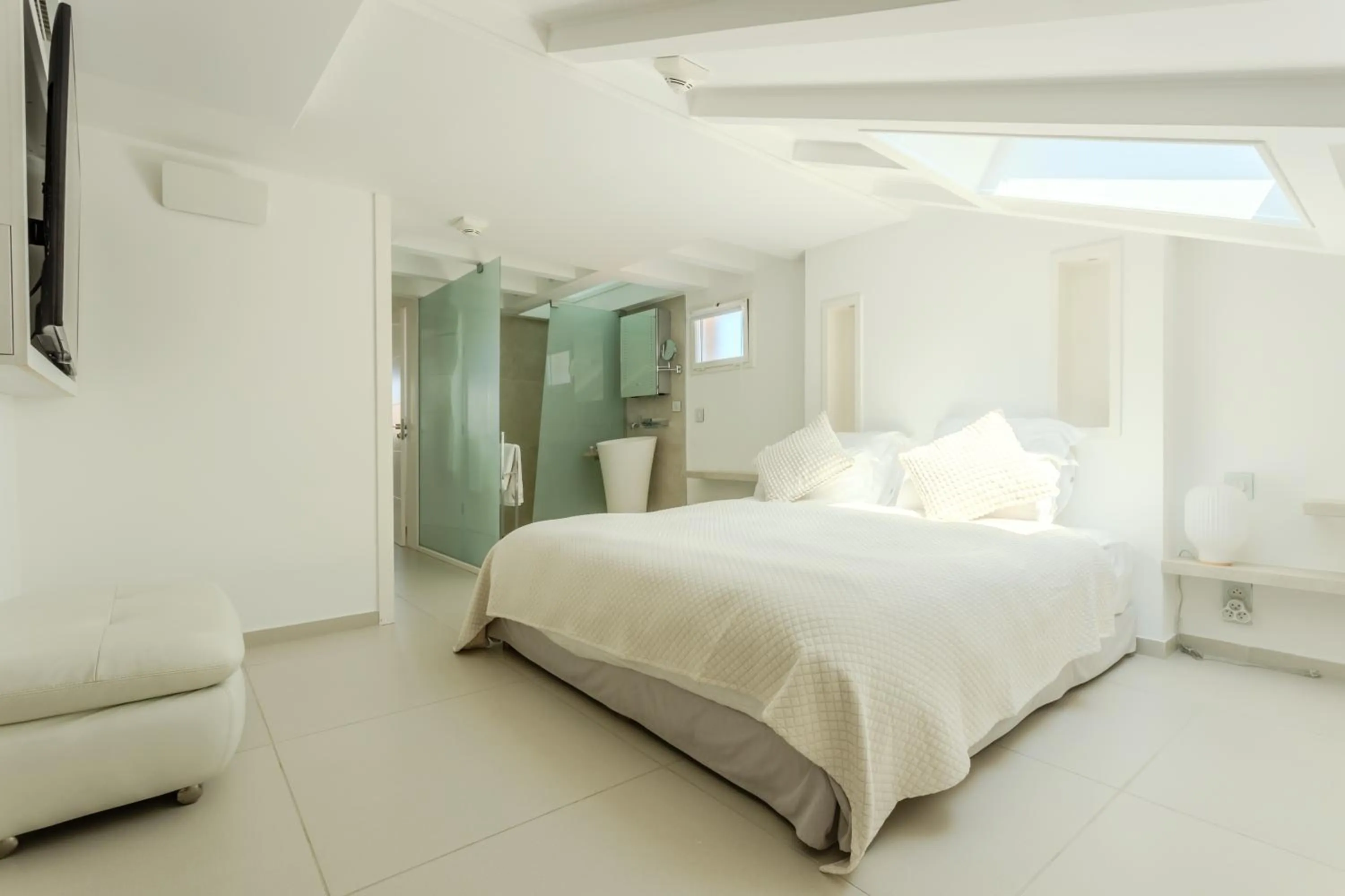 Bed in Traverse Des Artistes