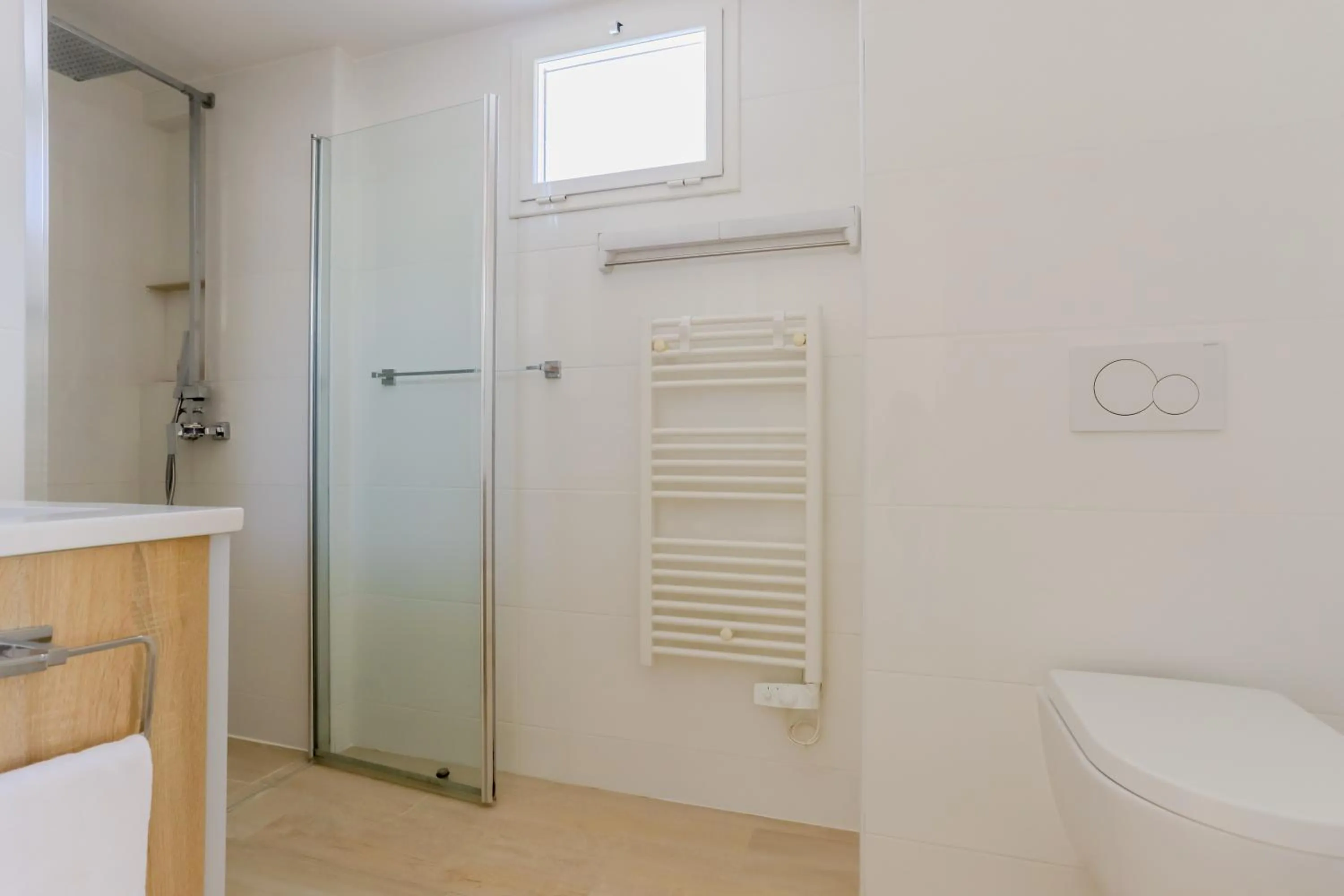 Bathroom in Traverse Des Artistes