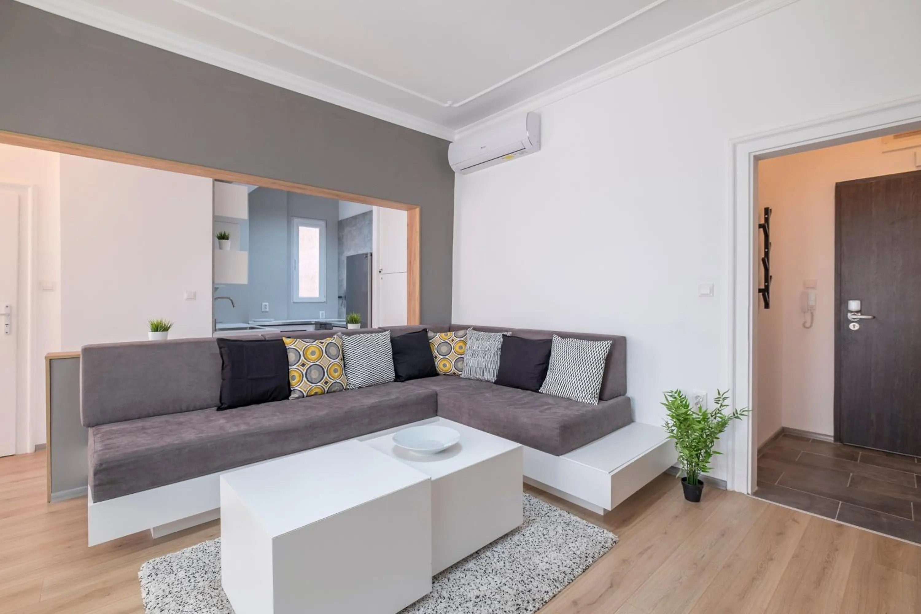 blueWaveplace - Stylish 2 BR Home in Center of Sofia