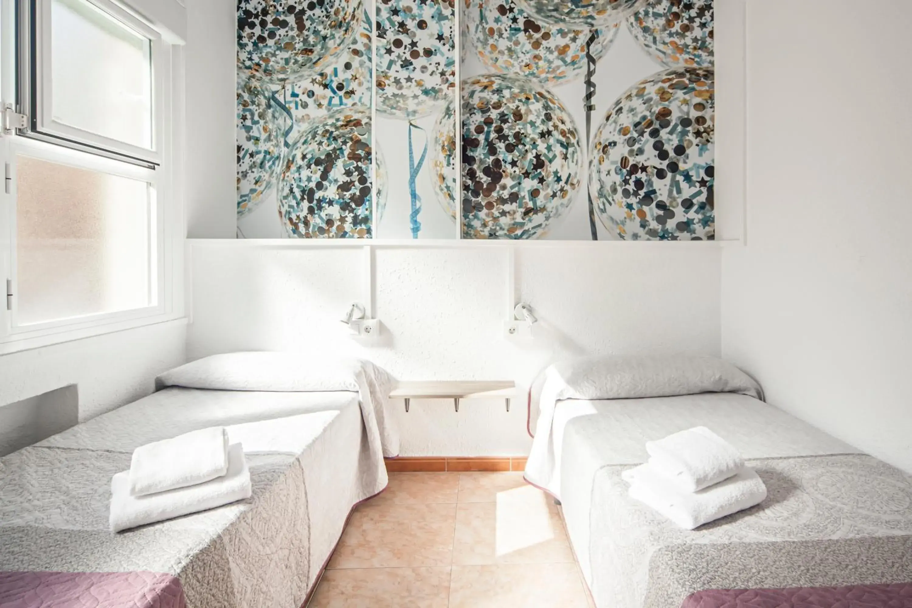 Photo of the whole room, Bed in Madrid Motion Hostels Photo of the whole room, Bed in Madrid Motion Hostels