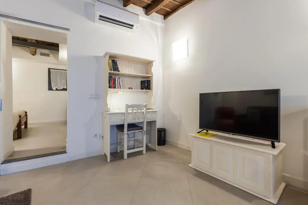 Library in Maison Romana Loft