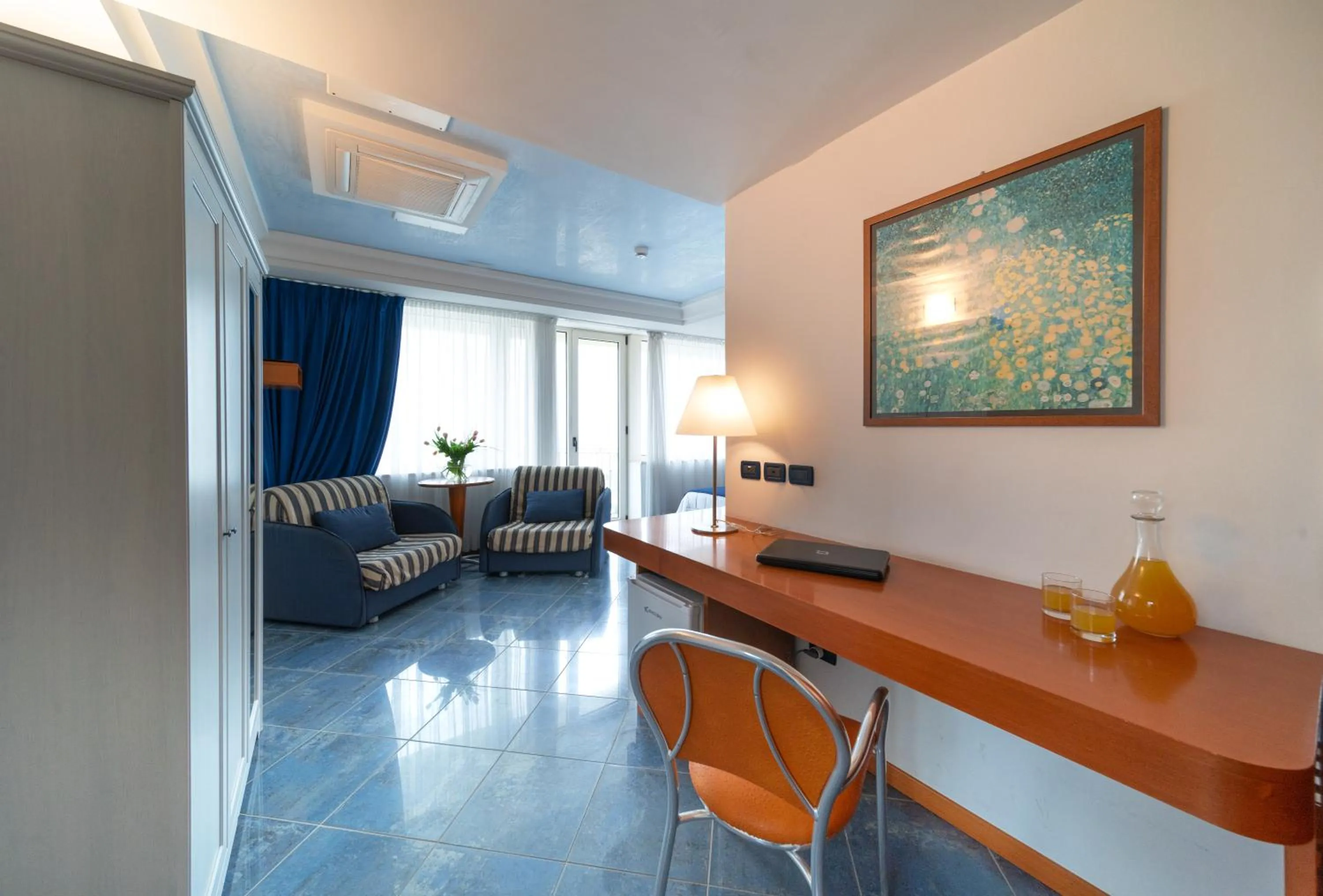 Seating area in Hotel Ancora