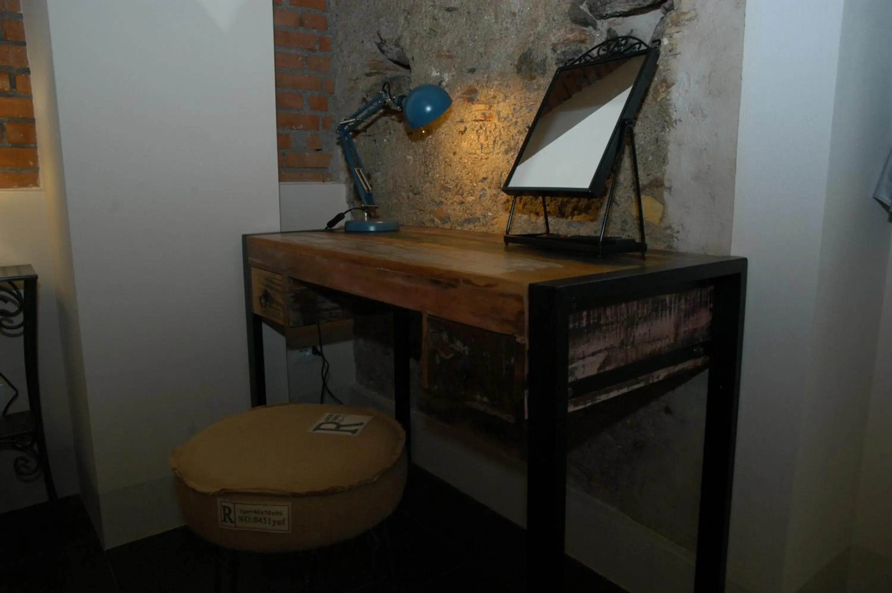 Triple Room with Private Bathroom in Castello D'Alcontres Guest House 3 stelle Triple Room with Private Bathroom in Castello D'Alcontres Guest House 3 stelle