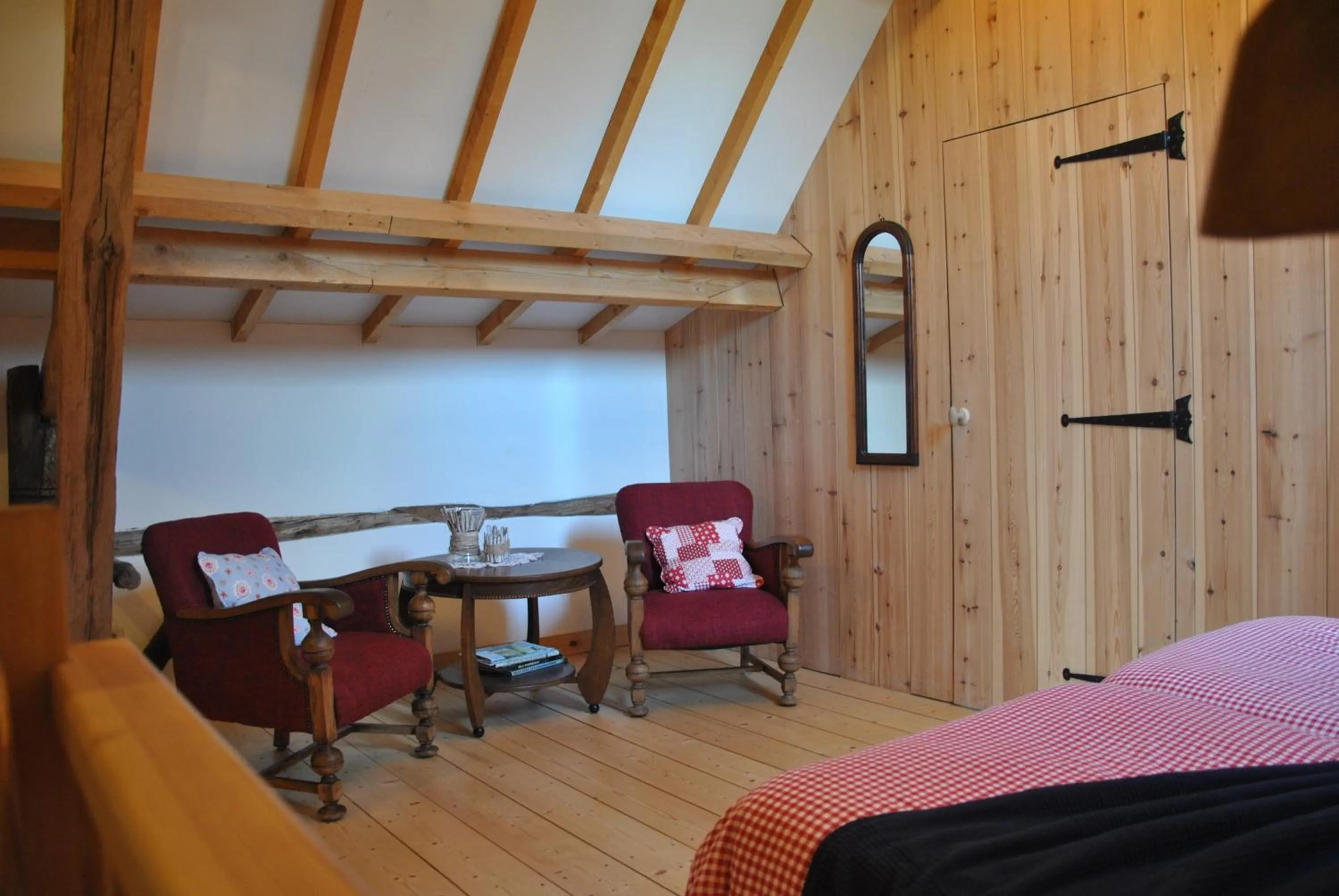 Living room, Bed in Erfgoed & Logies Den Heijkant