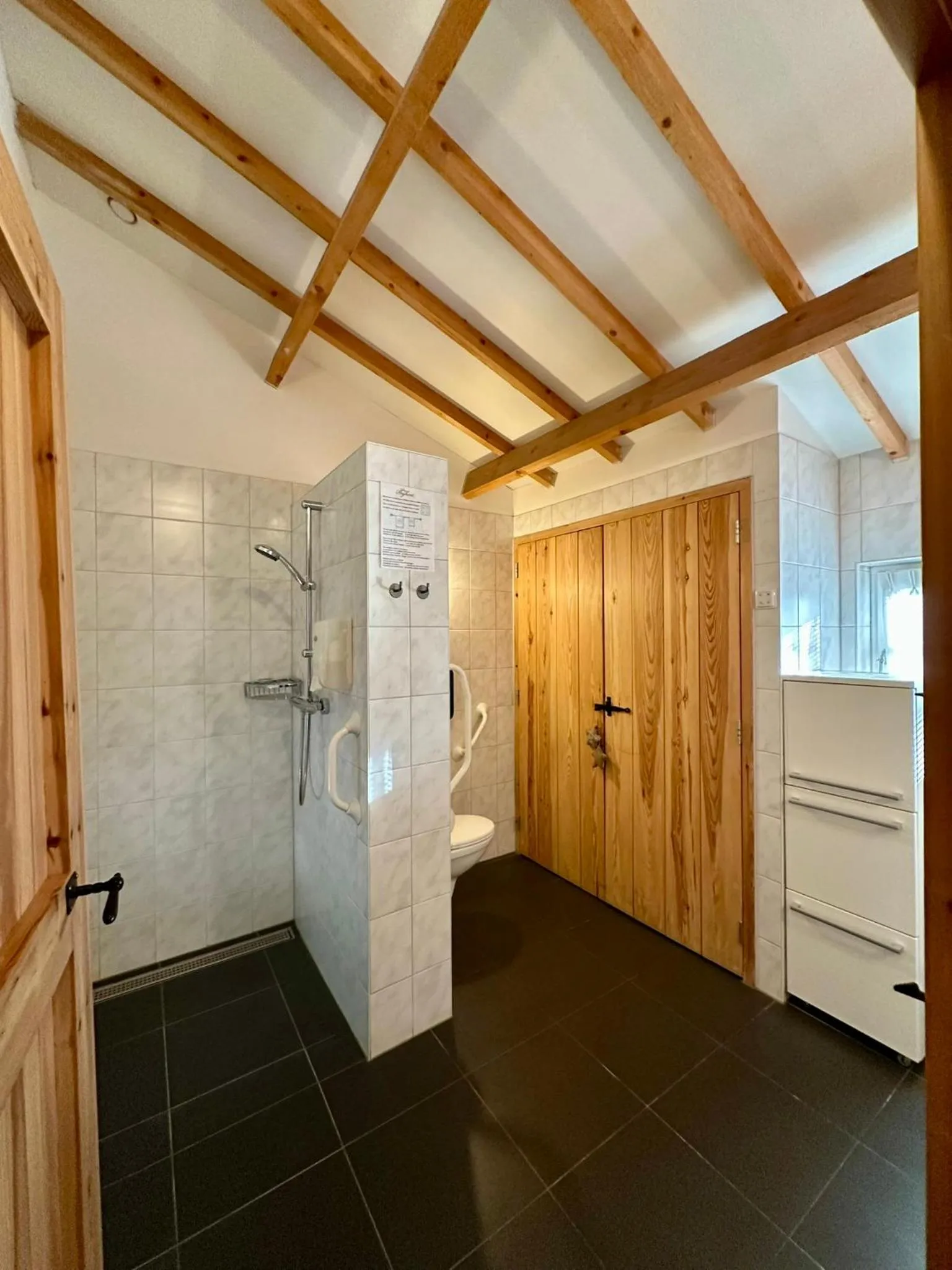 Shower in Erfgoed & Logies Den Heijkant