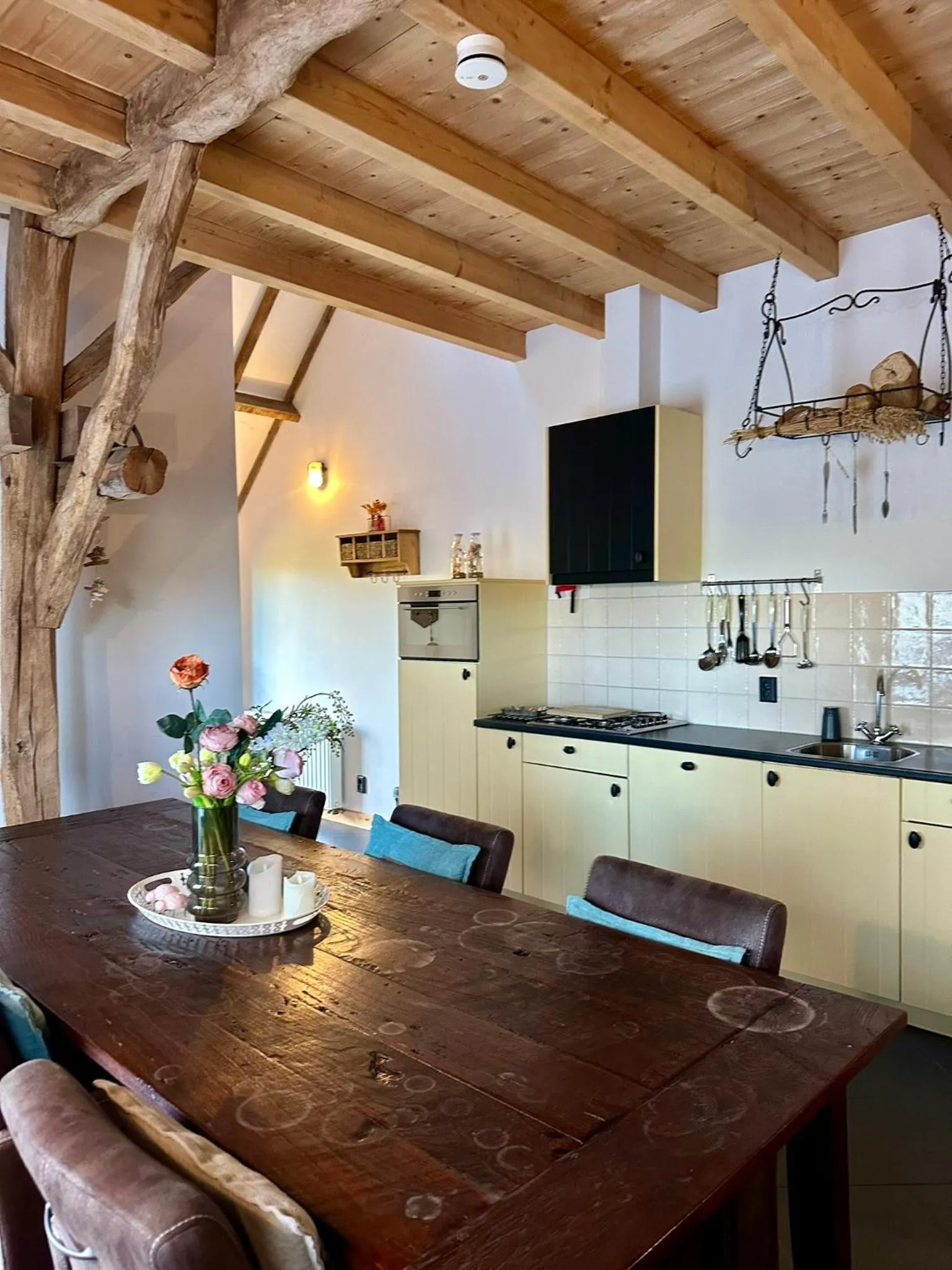 Kitchen or kitchenette in Erfgoed & Logies Den Heijkant