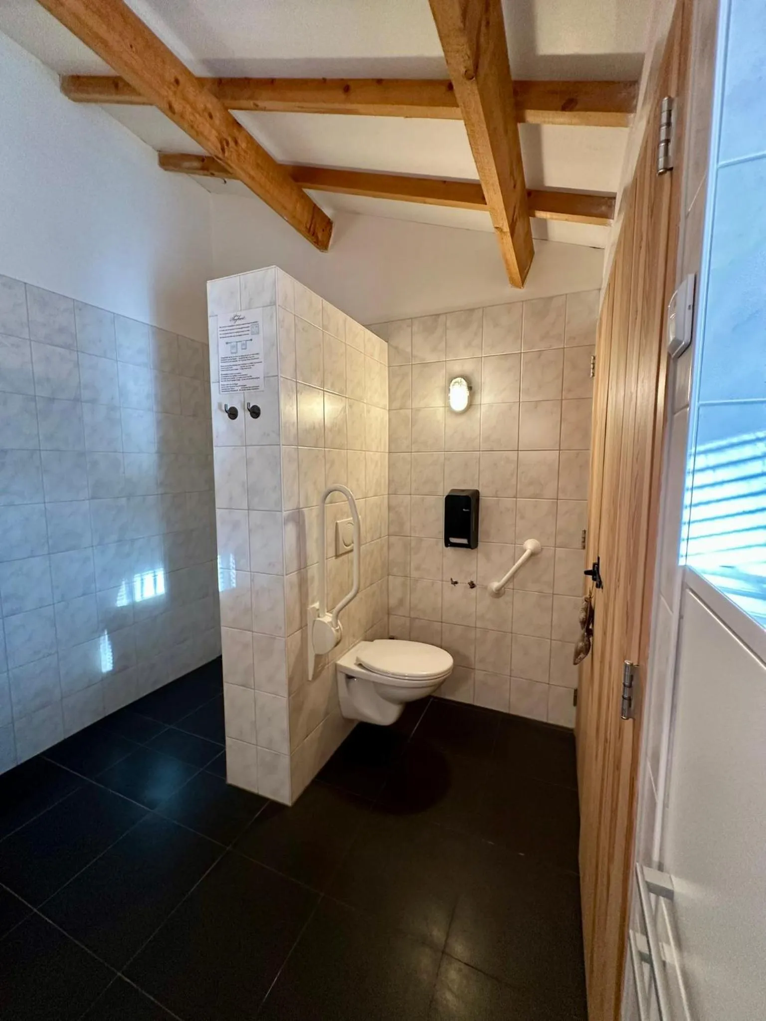 Shower in Erfgoed & Logies Den Heijkant