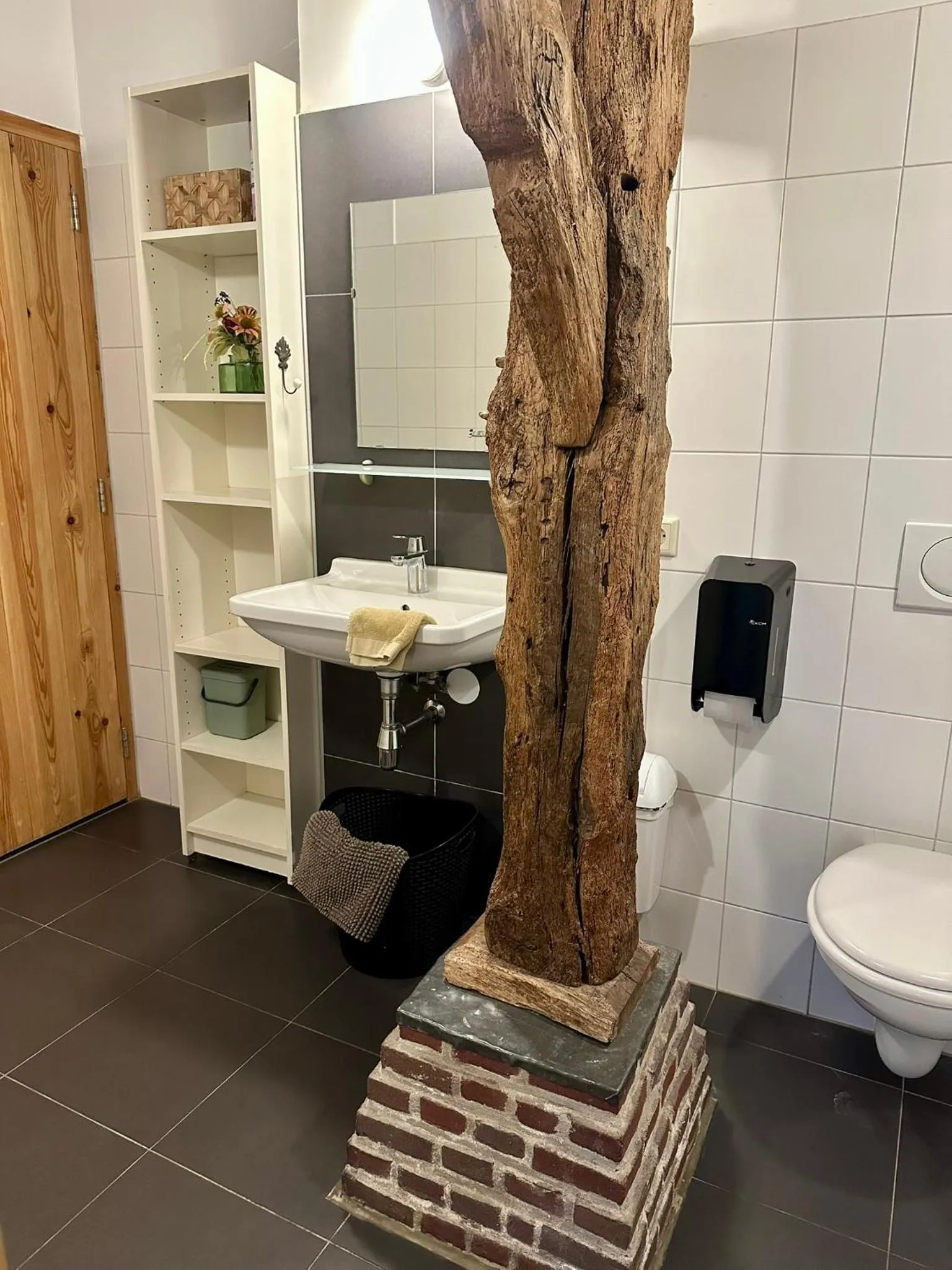 Toilet in Erfgoed & Logies Den Heijkant