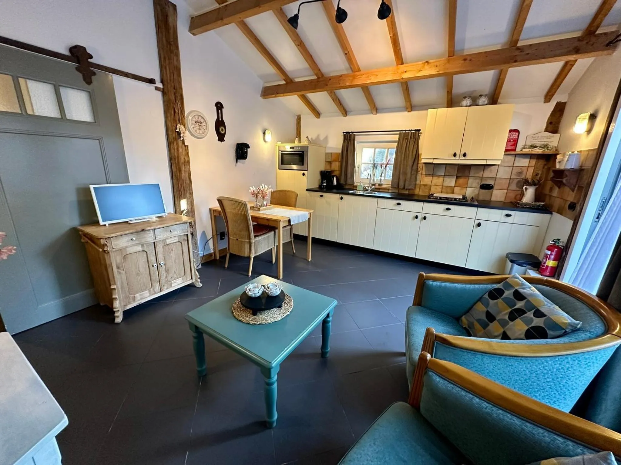 Kitchen or kitchenette in Erfgoed & Logies Den Heijkant