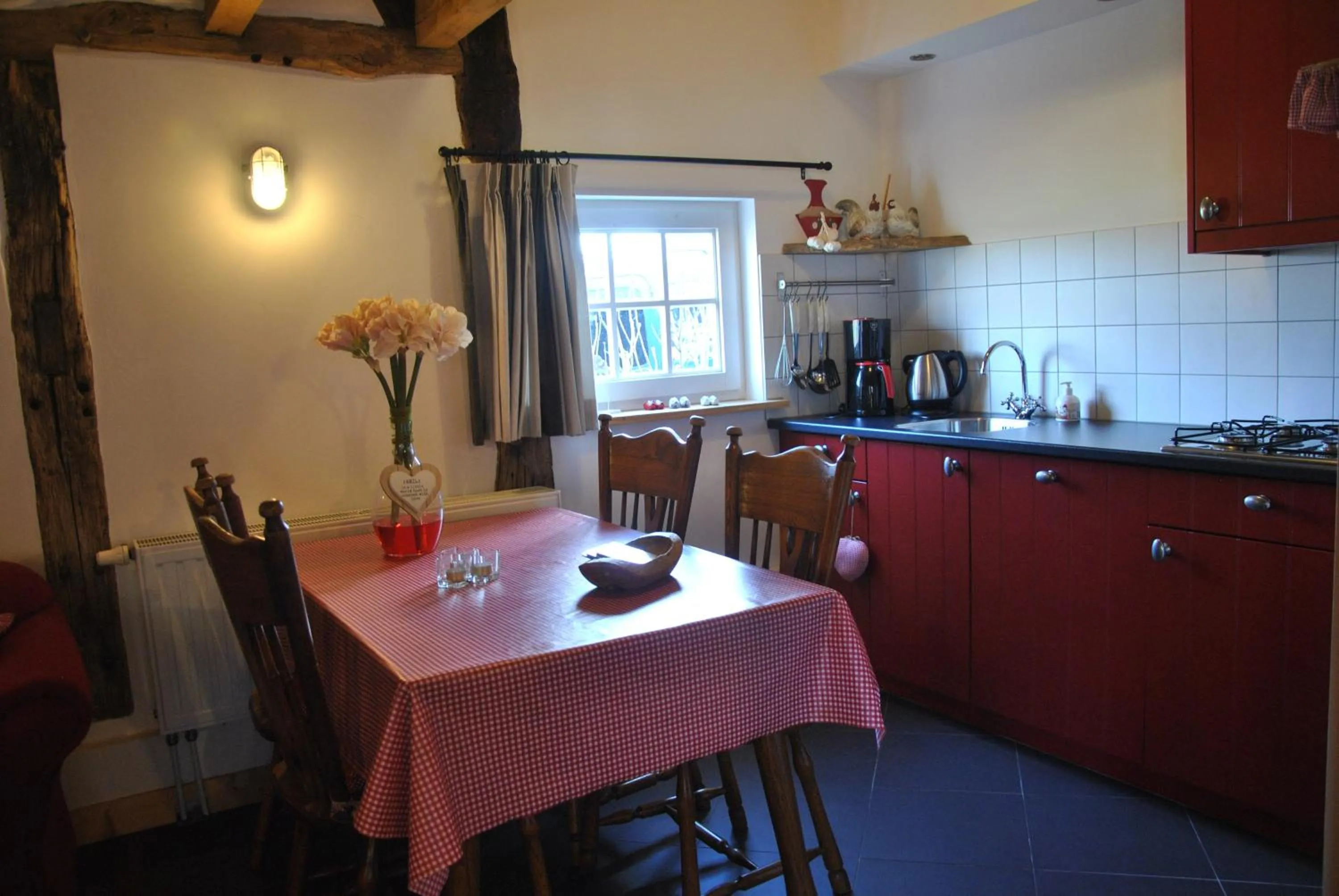 Kitchen or kitchenette in Erfgoed & Logies Den Heijkant