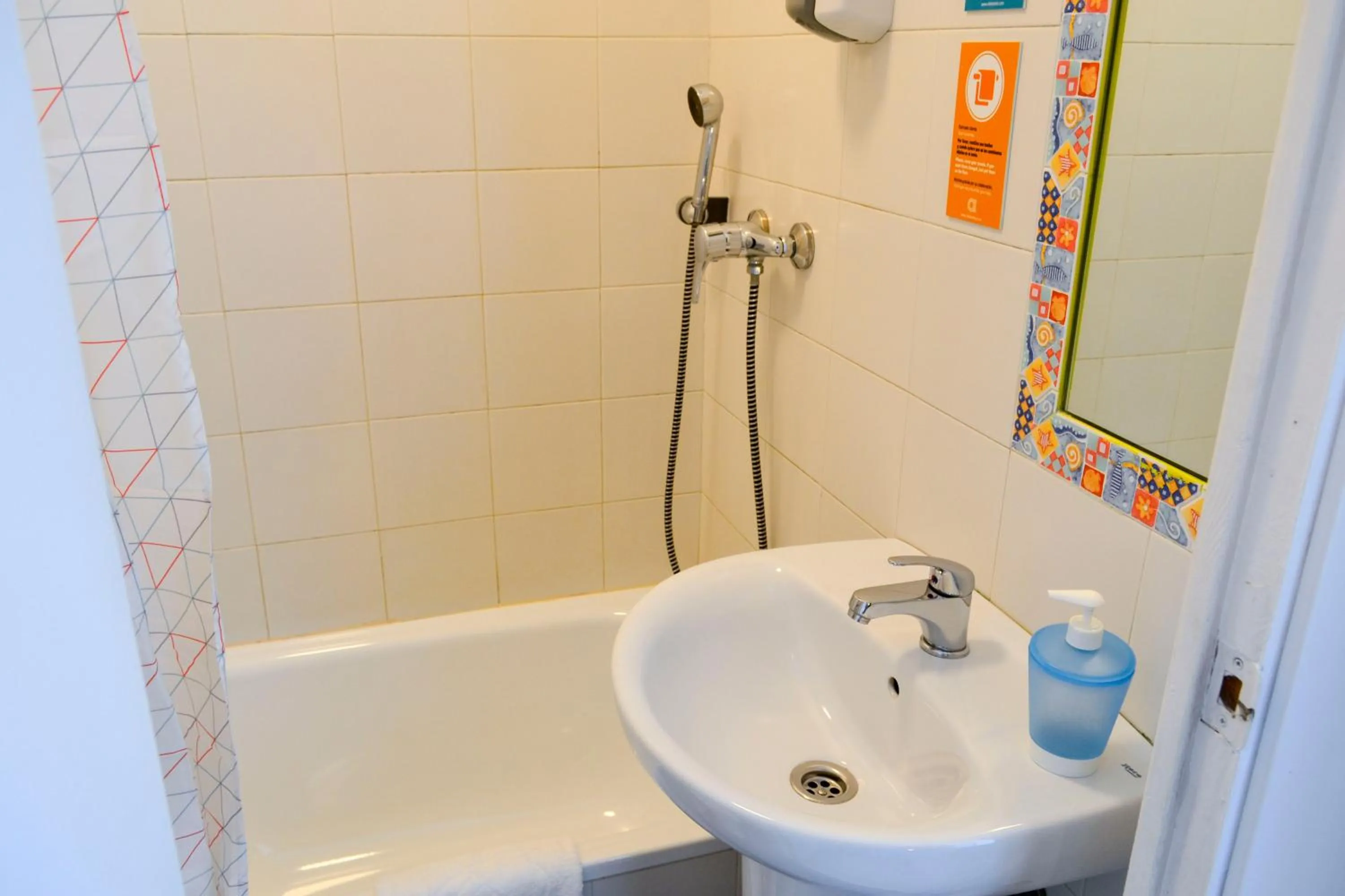 Bathroom in Alda Centro León