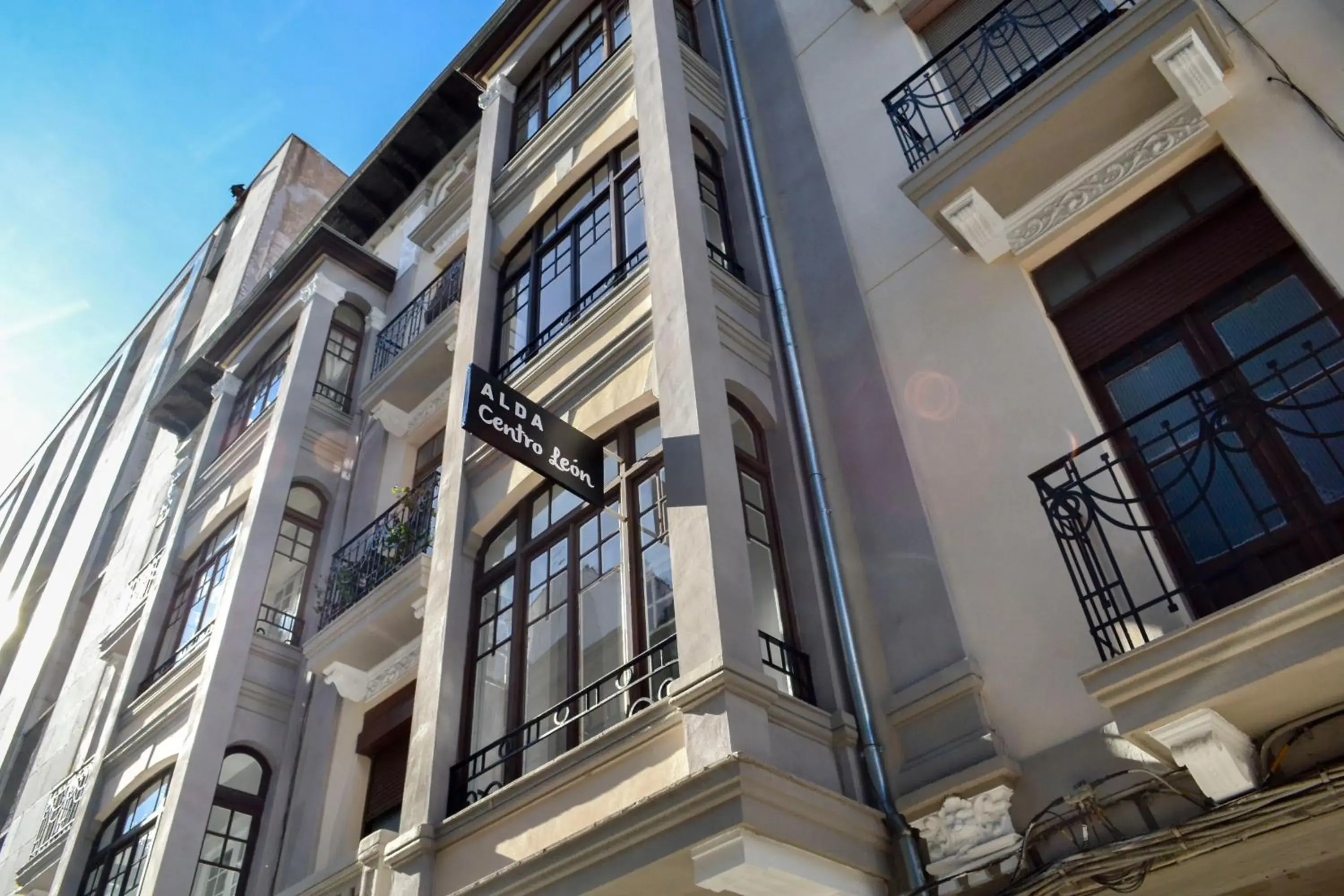 Property building in Alda Centro León Property building in Alda Centro León