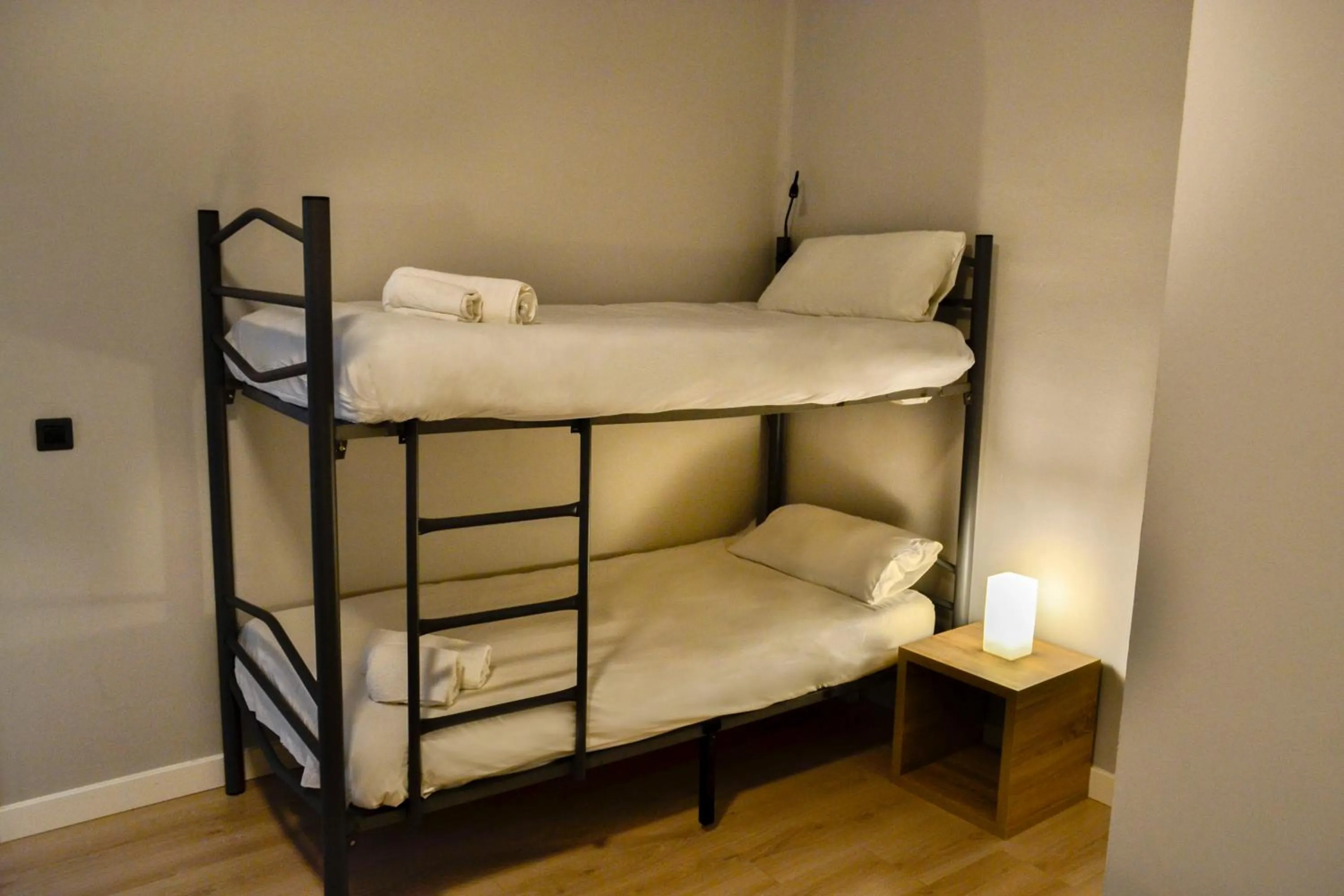 bunk bed, Bed in Alda Centro León