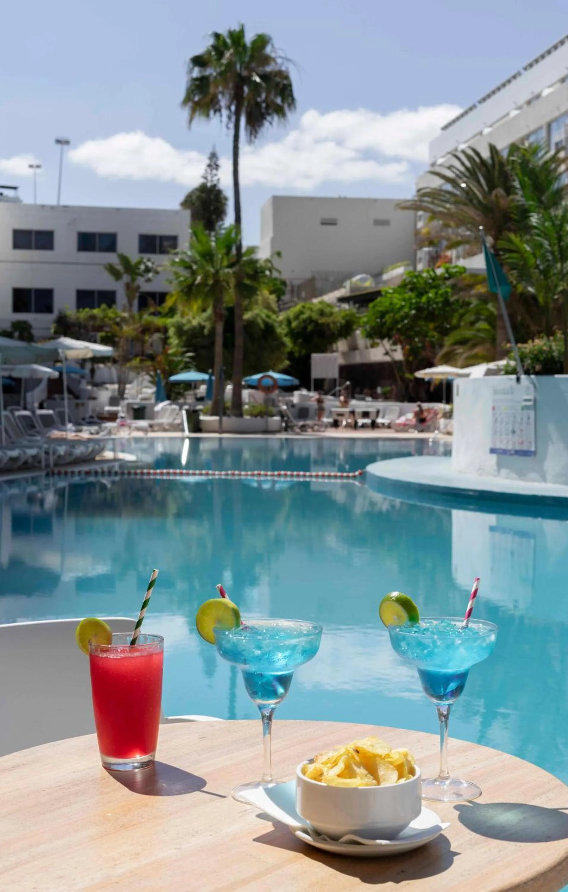 Swimming pool in Ona Palm Beach