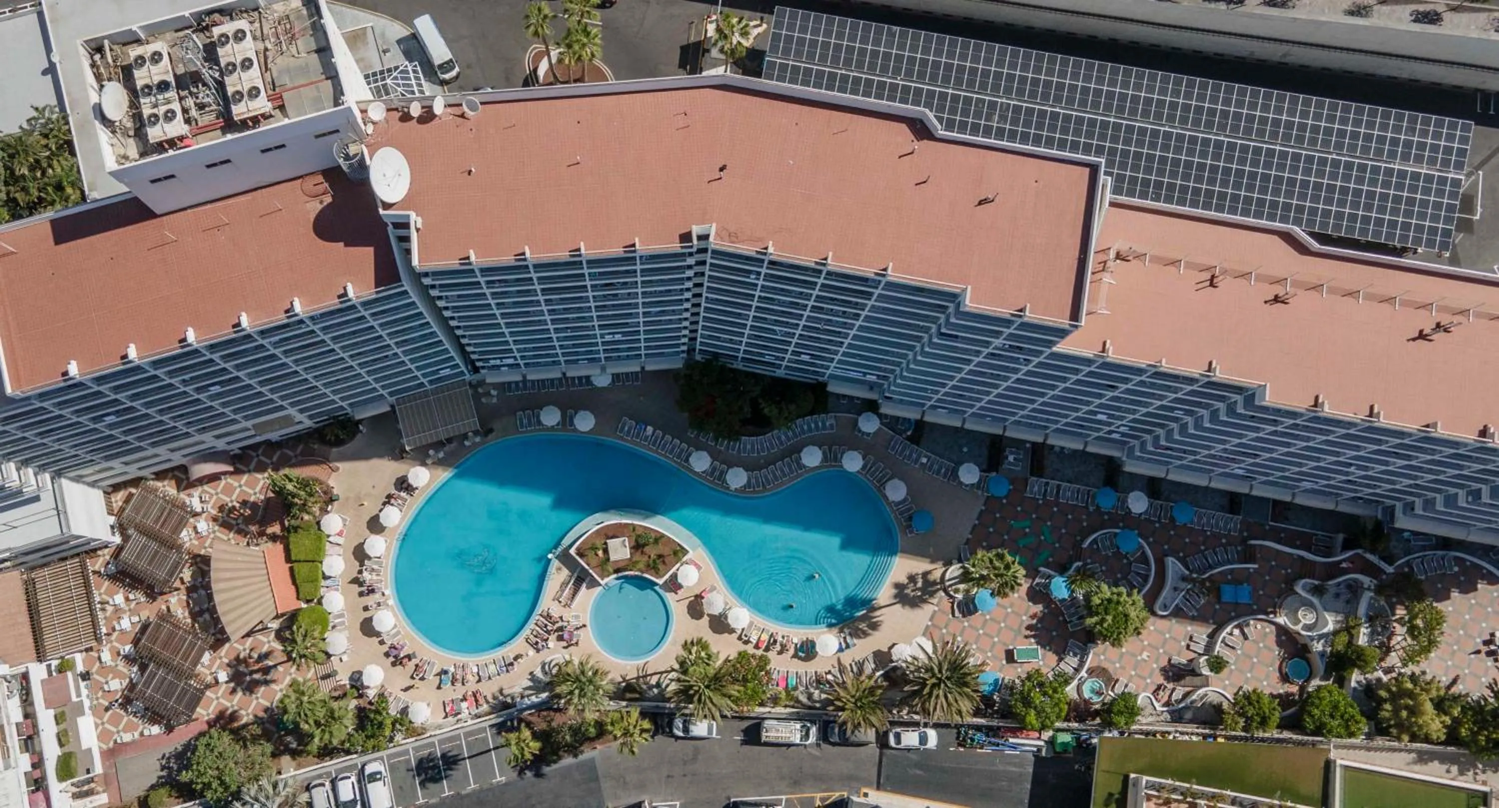 Property building in Ona Palm Beach