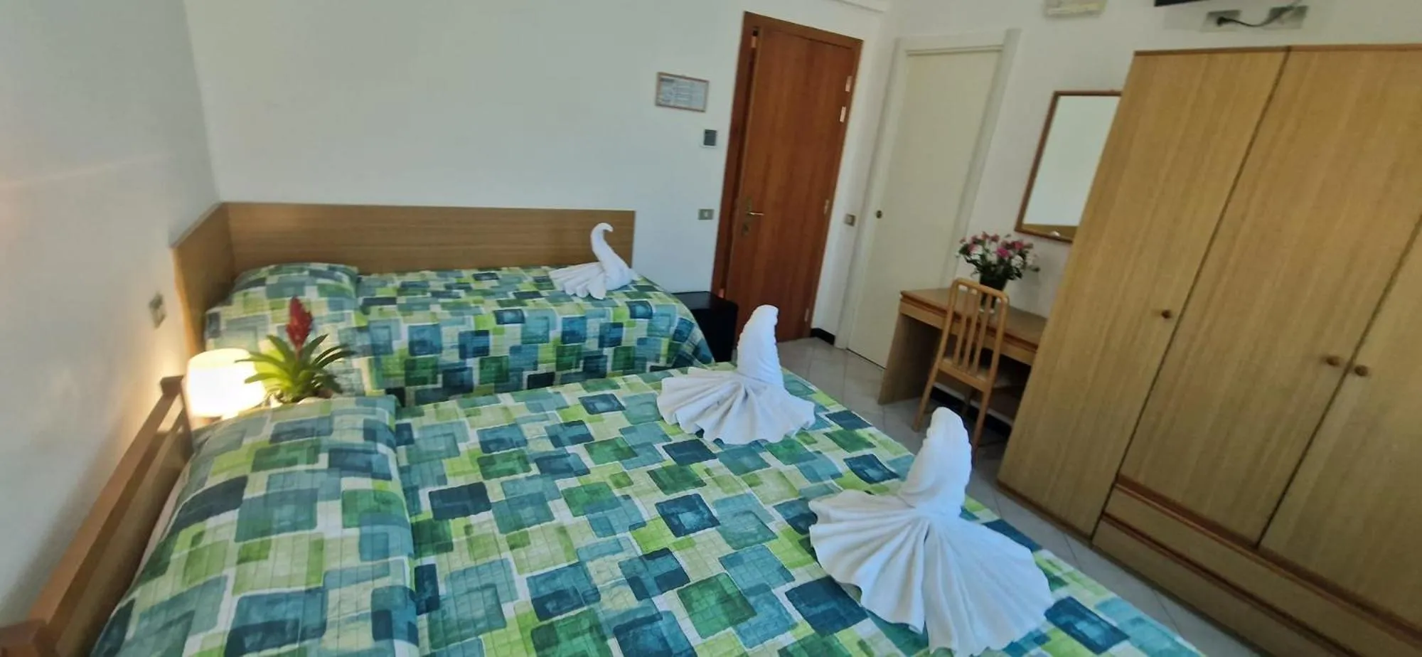 Photo of the whole room in Hotel Dora