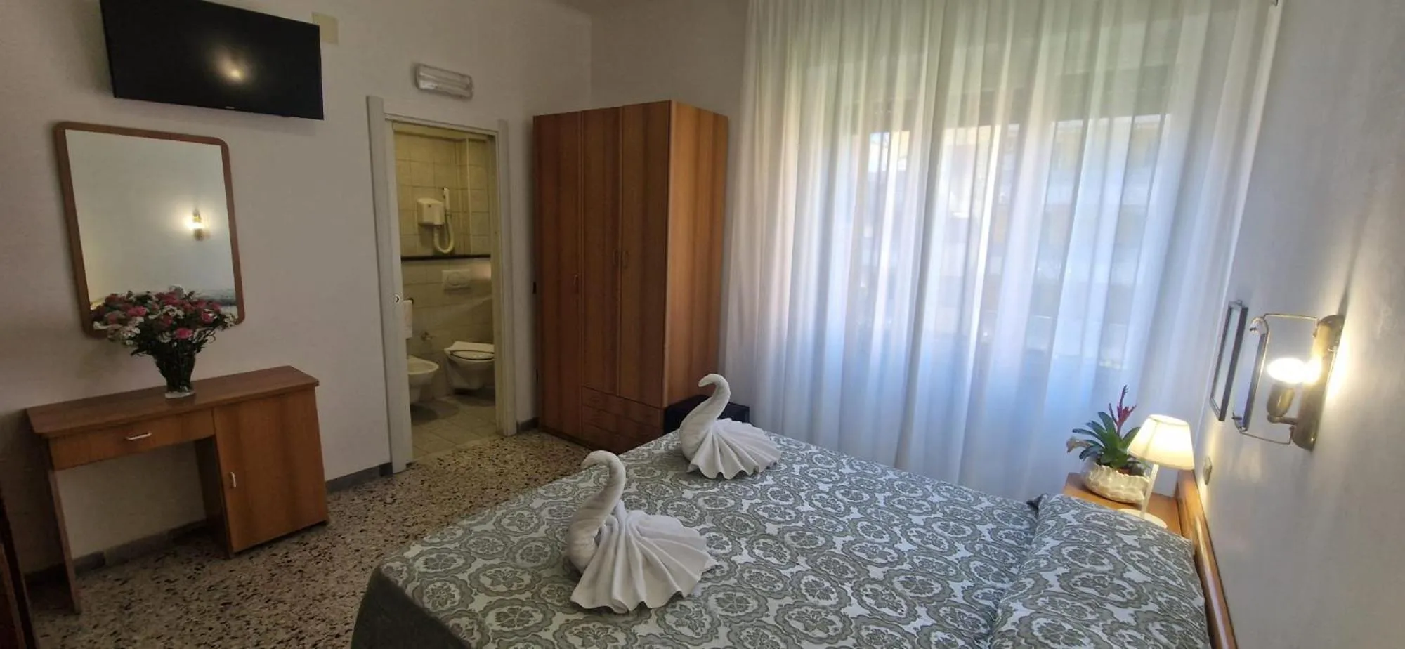 Photo of the whole room in Hotel Dora