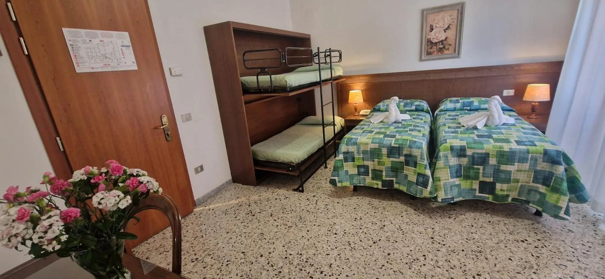 Photo of the whole room in Hotel Dora