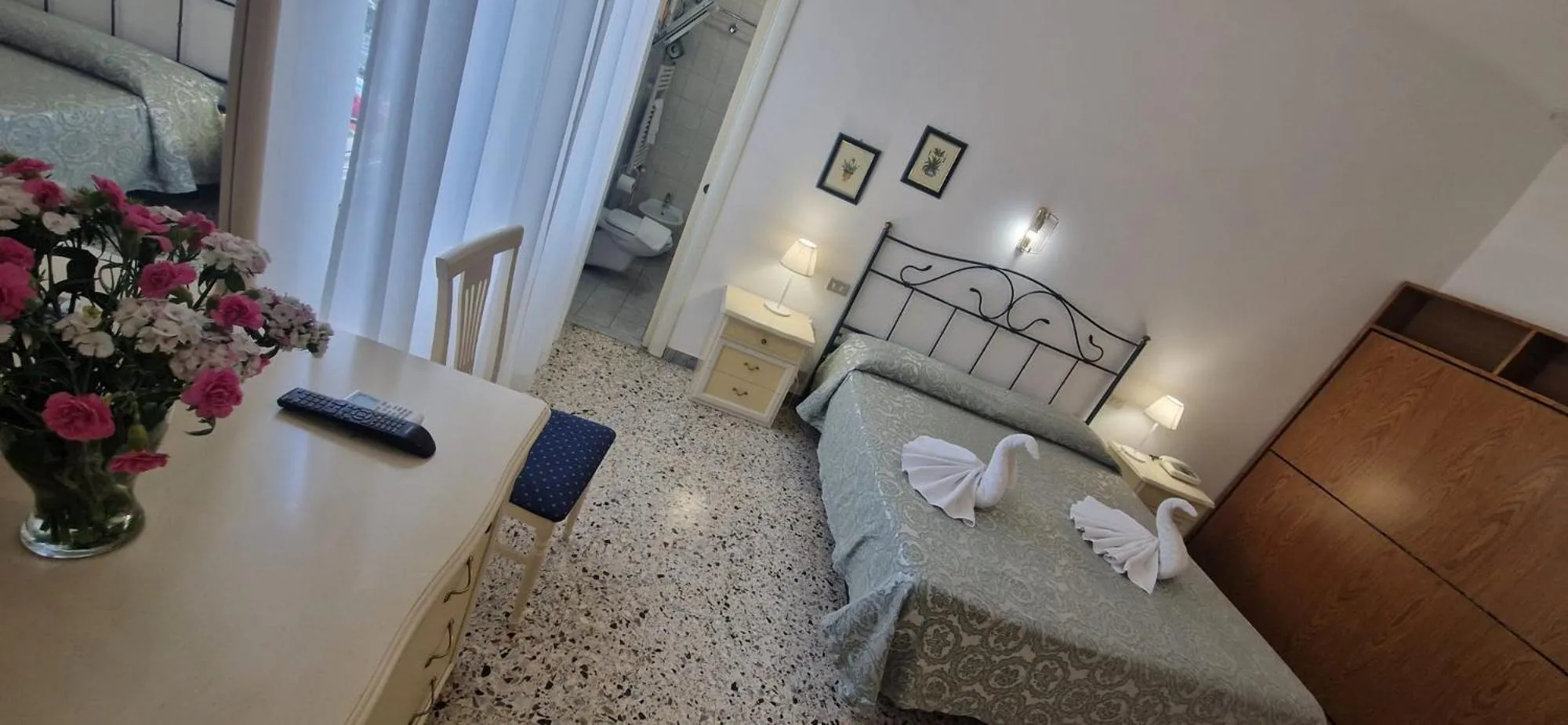 Photo of the whole room in Hotel Dora