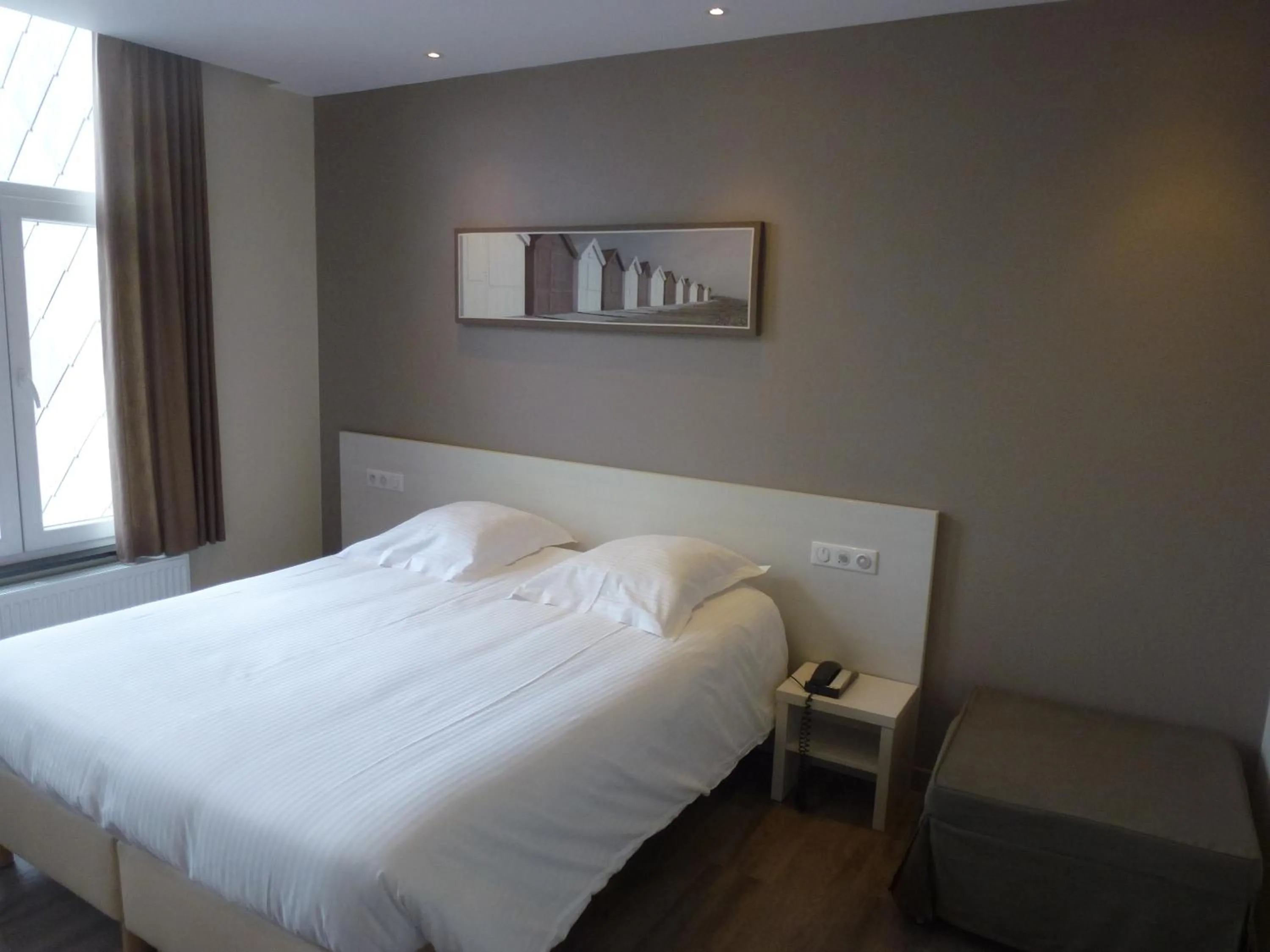 Toilet, Bed in Hotel Sabot D'Or