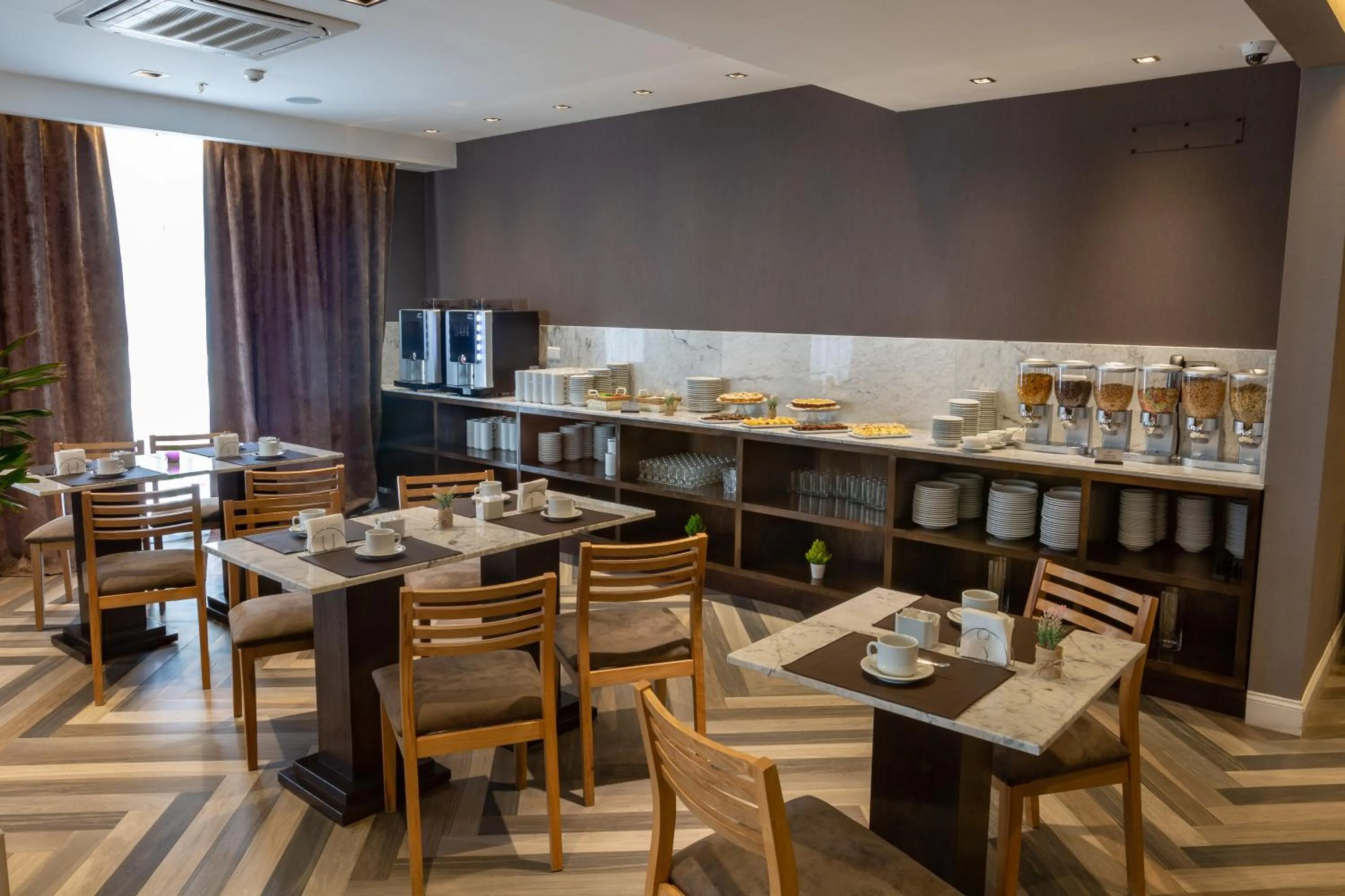 Restaurant/places to eat in Fuente Mayor Hotel Centro