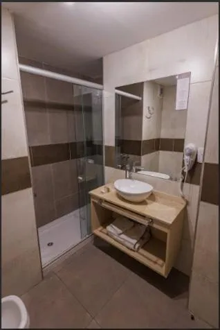 Shower in Fuente Mayor Hotel Centro