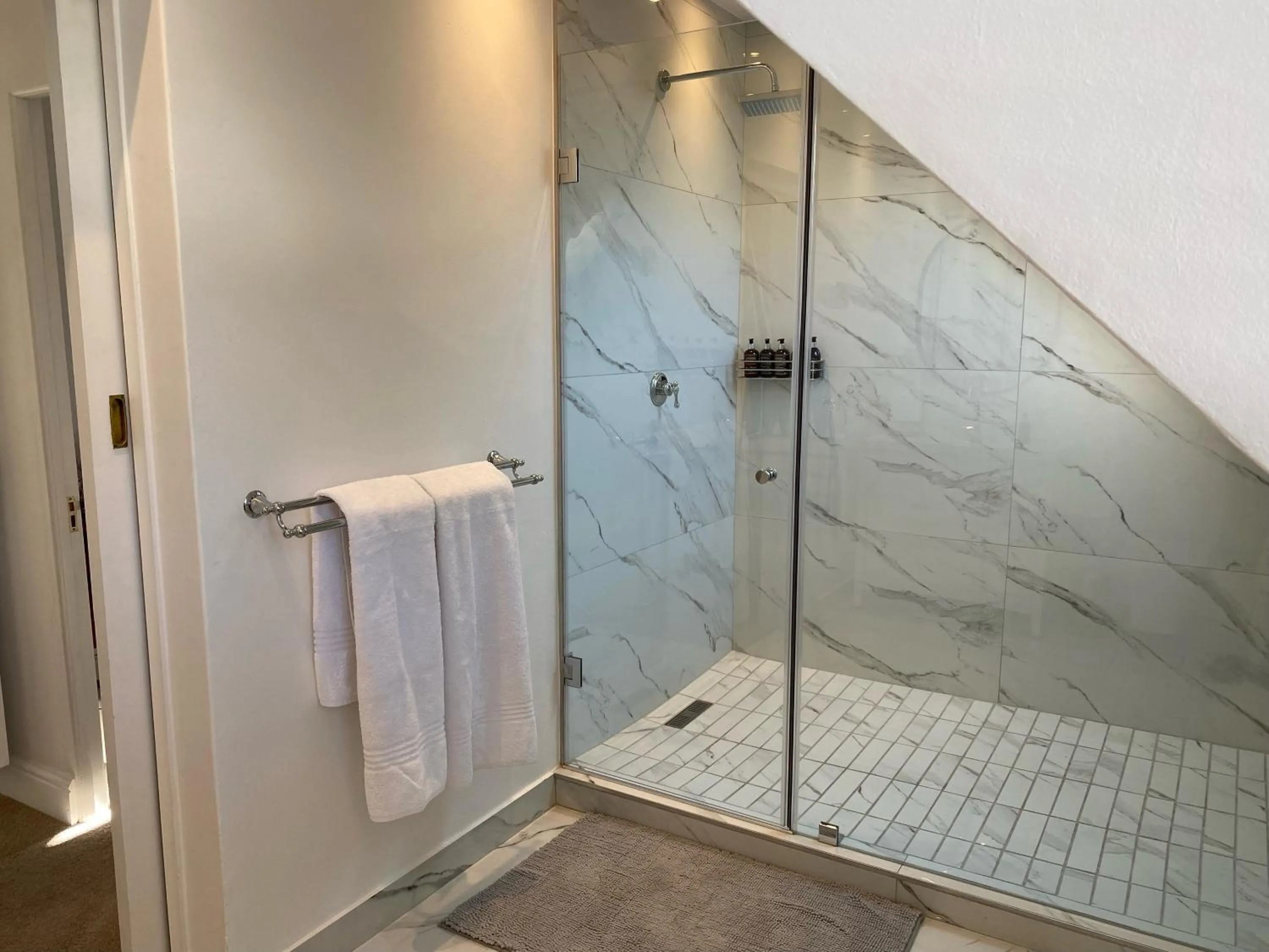 Shower in Les Chambres Guest House