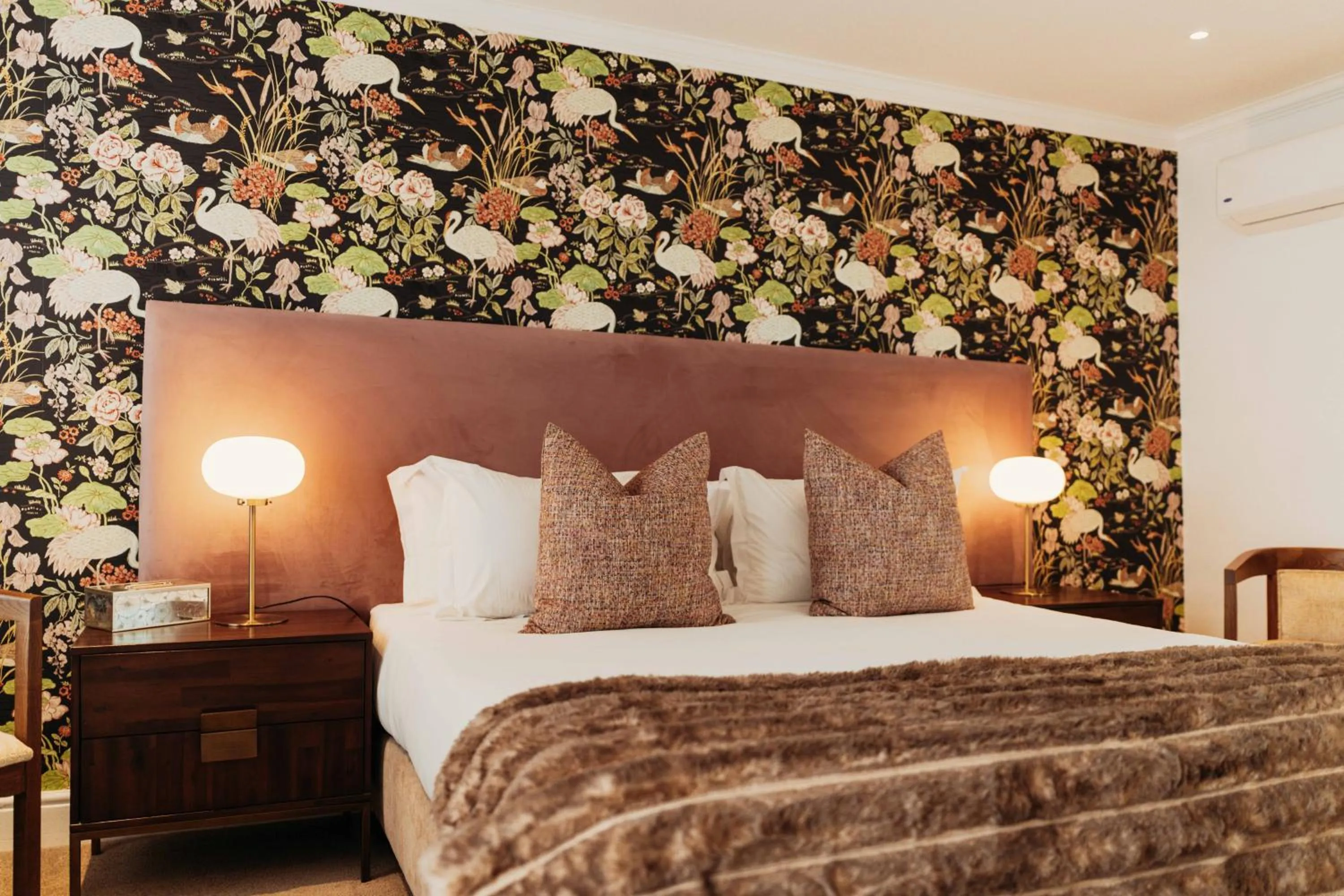 Bed in Les Chambres Guest House