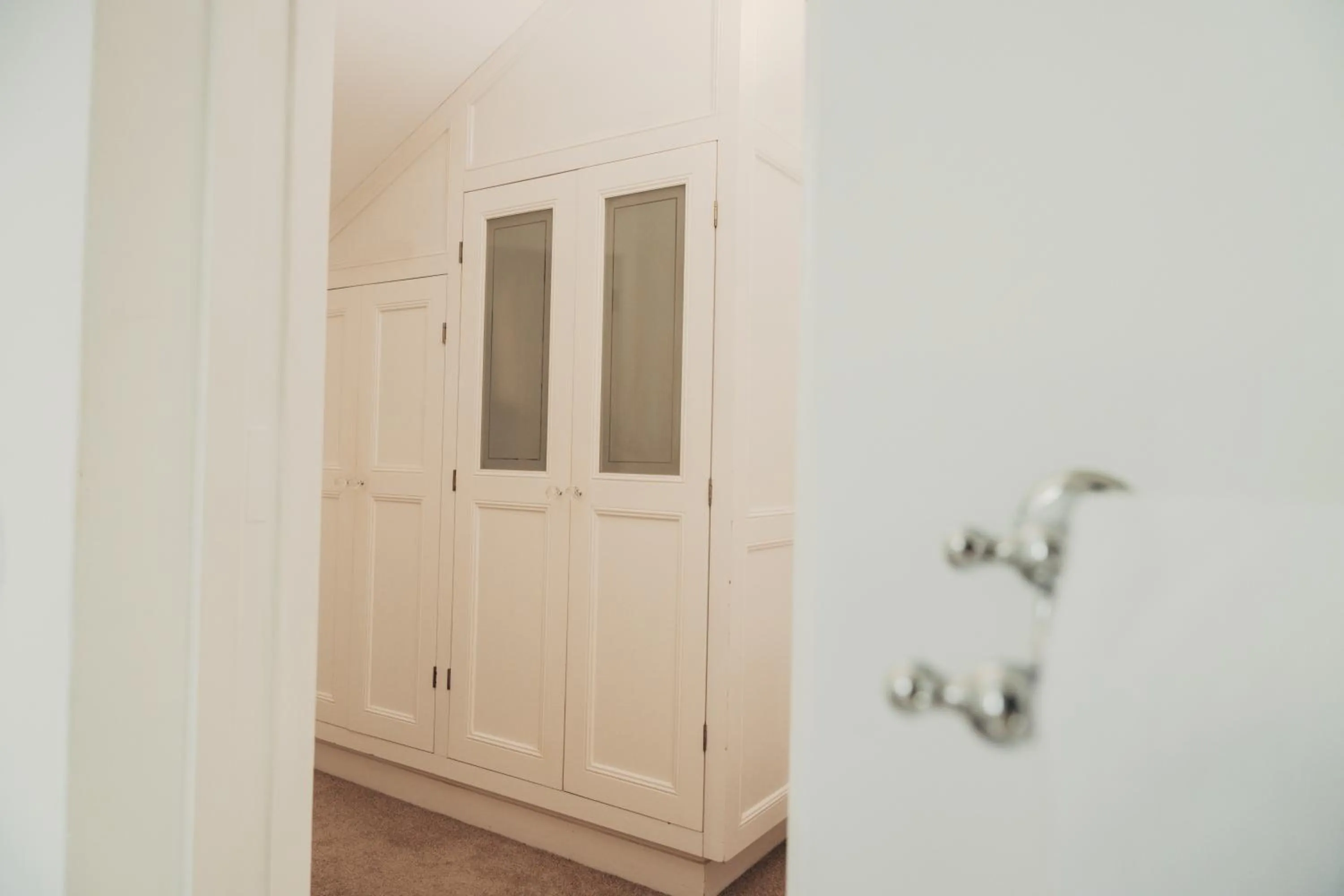 wardrobe in Les Chambres Guest House