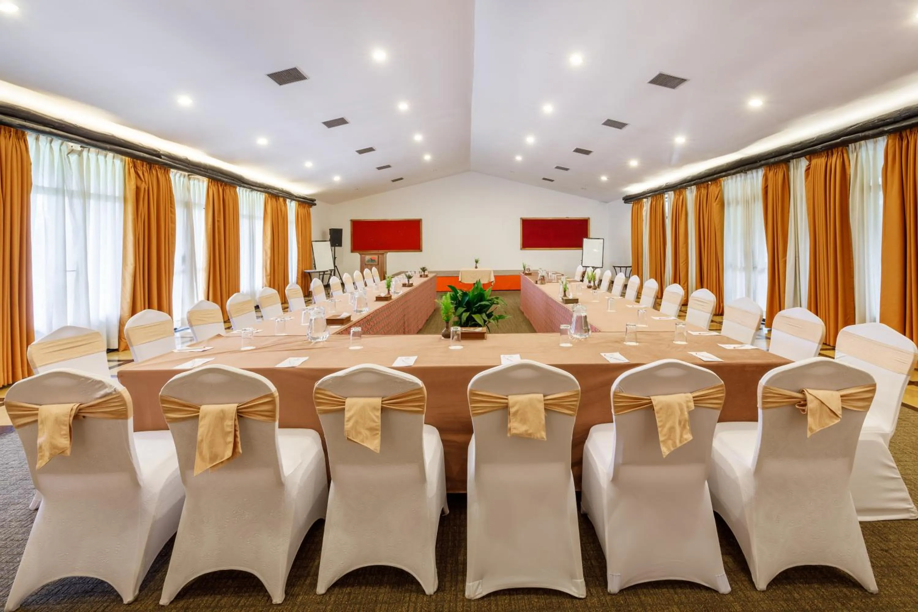 Meeting/conference room in Club Himalaya, by ACE Hotels