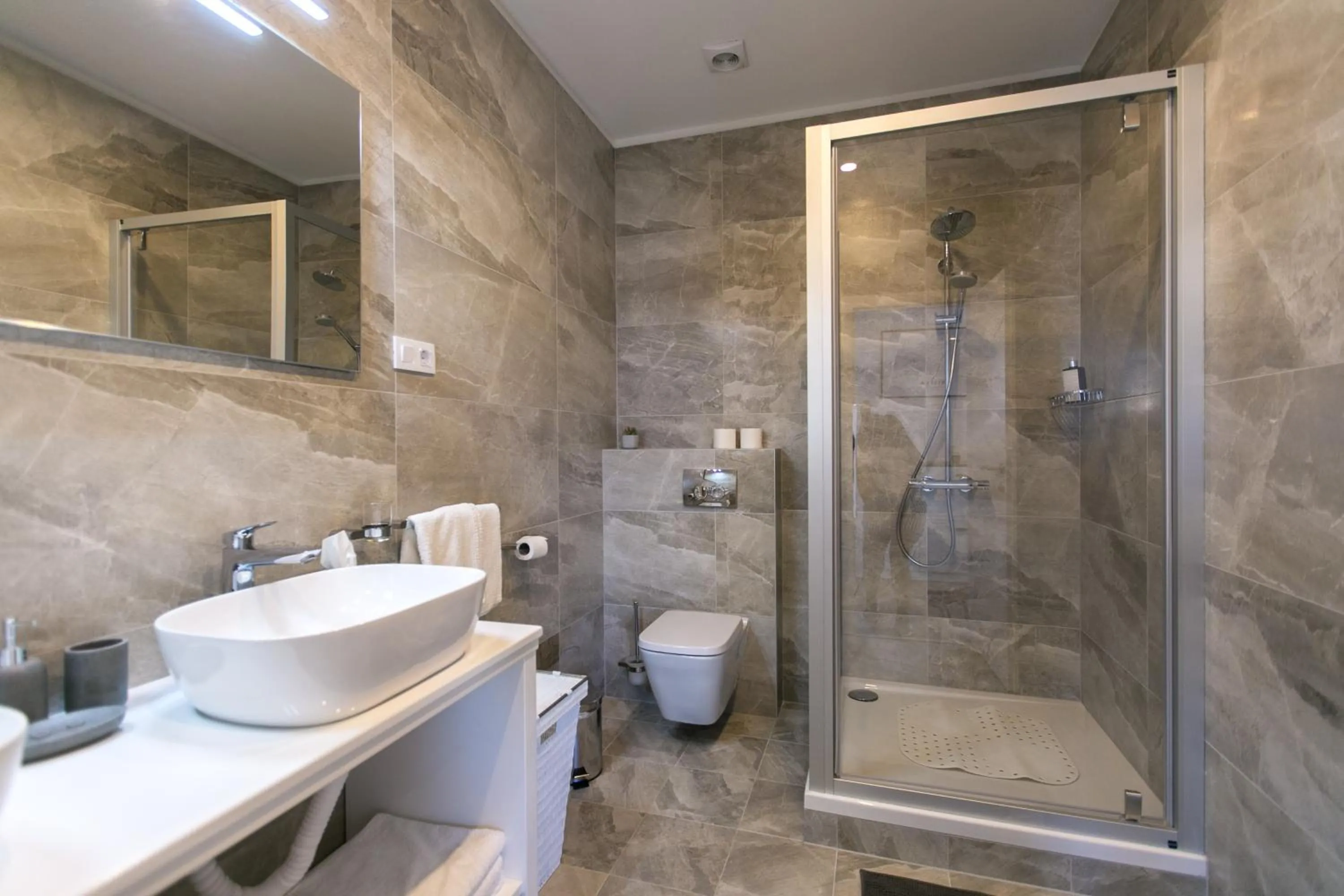 Bathroom in Apartments Del Molo