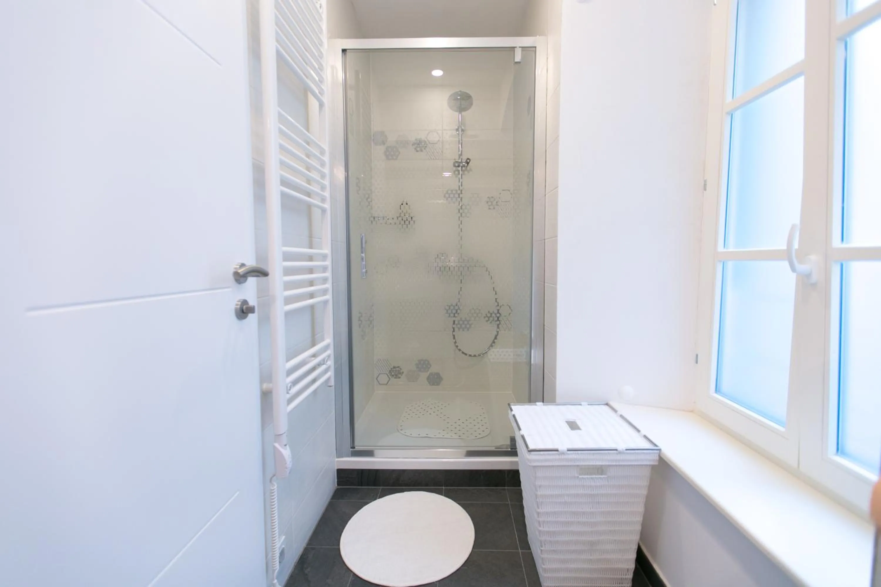 Shower in Apartments Del Molo