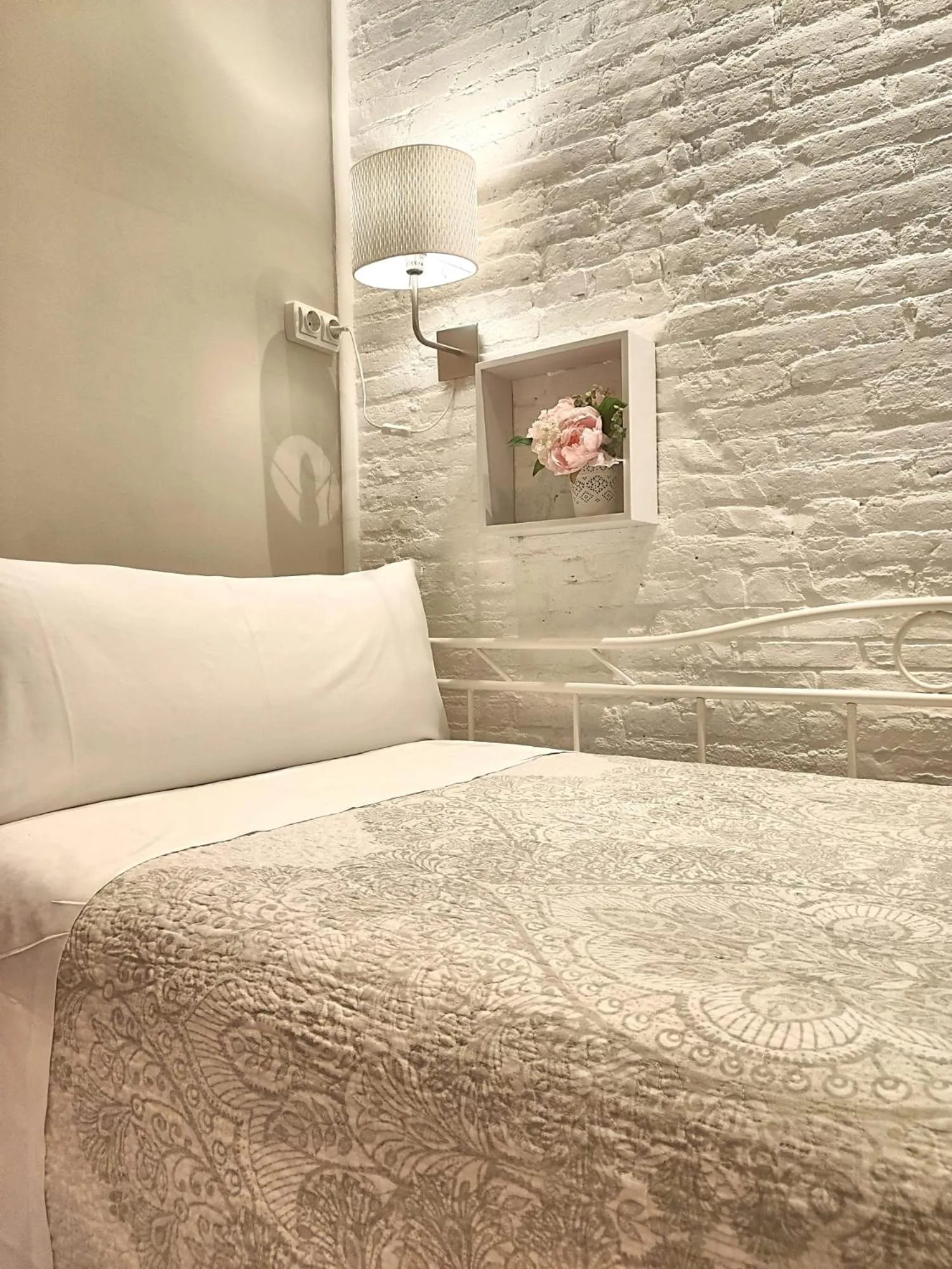 Bed in Hostal Orleans