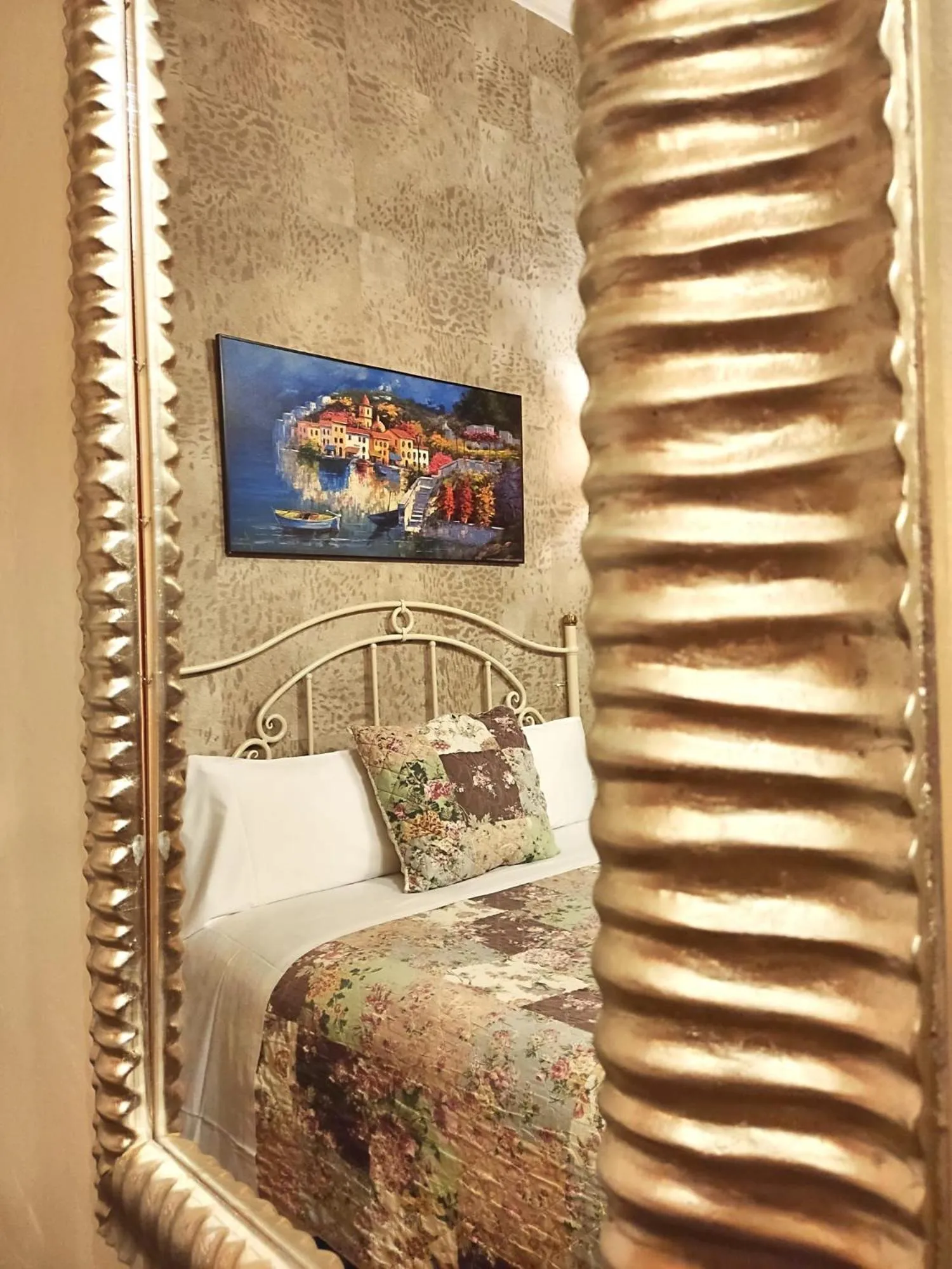 Bed in Hostal Orleans