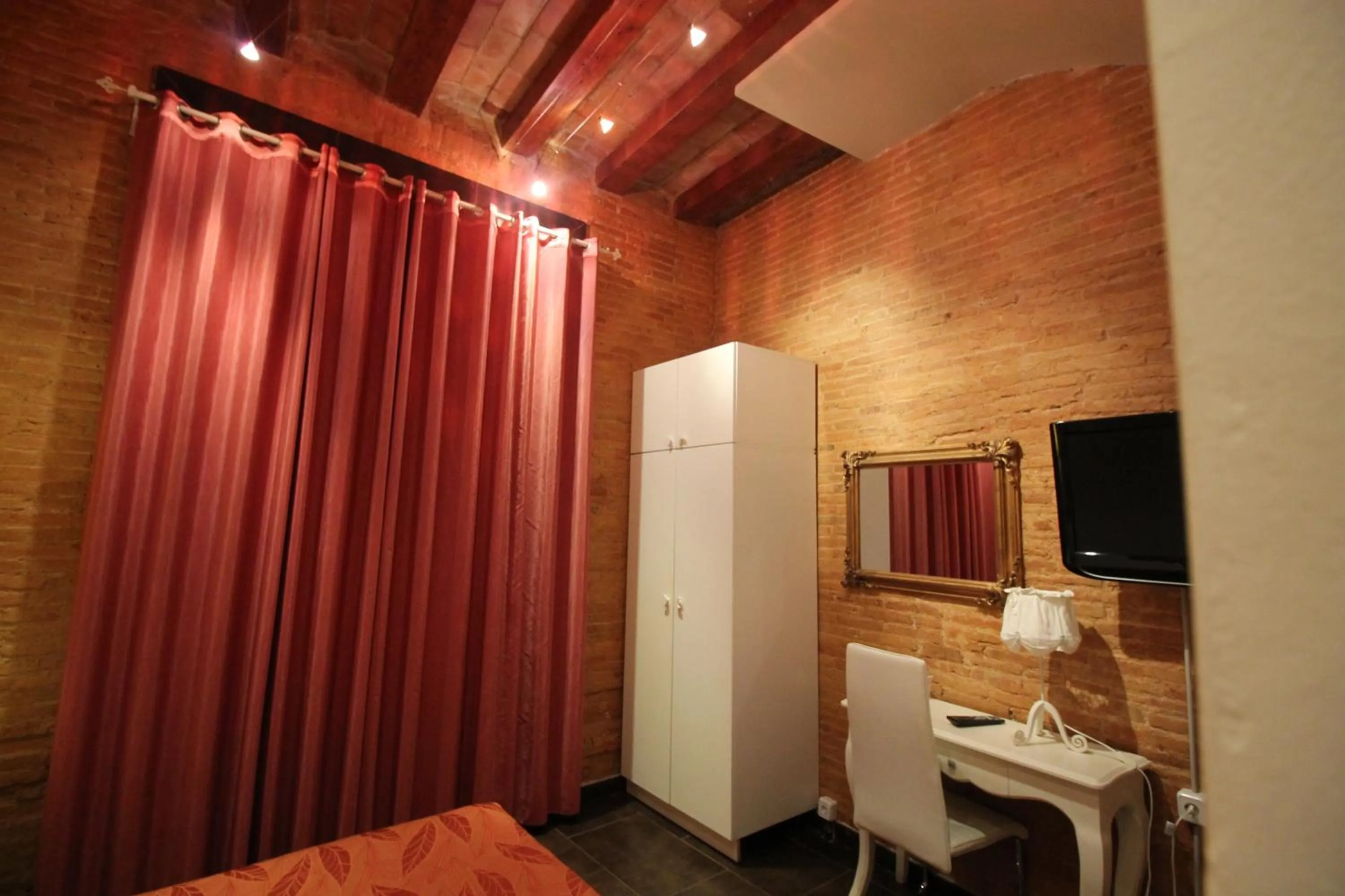 Area and facilities in Hostal Orleans