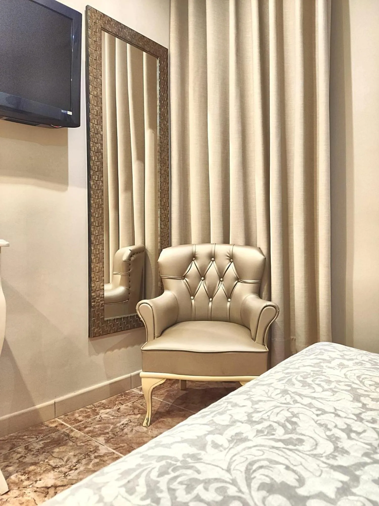 Bed in Hostal Orleans