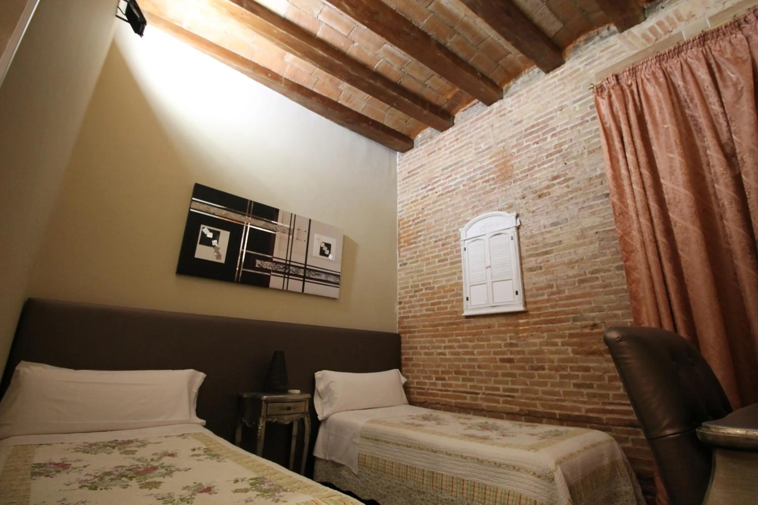 Bed in Hostal Orleans