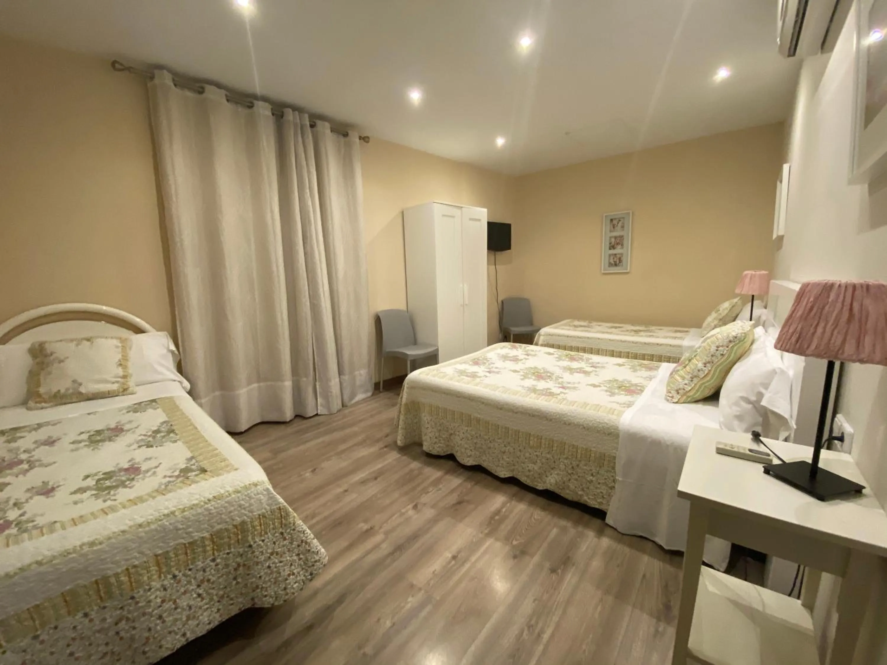 Bed in Hostal Orleans