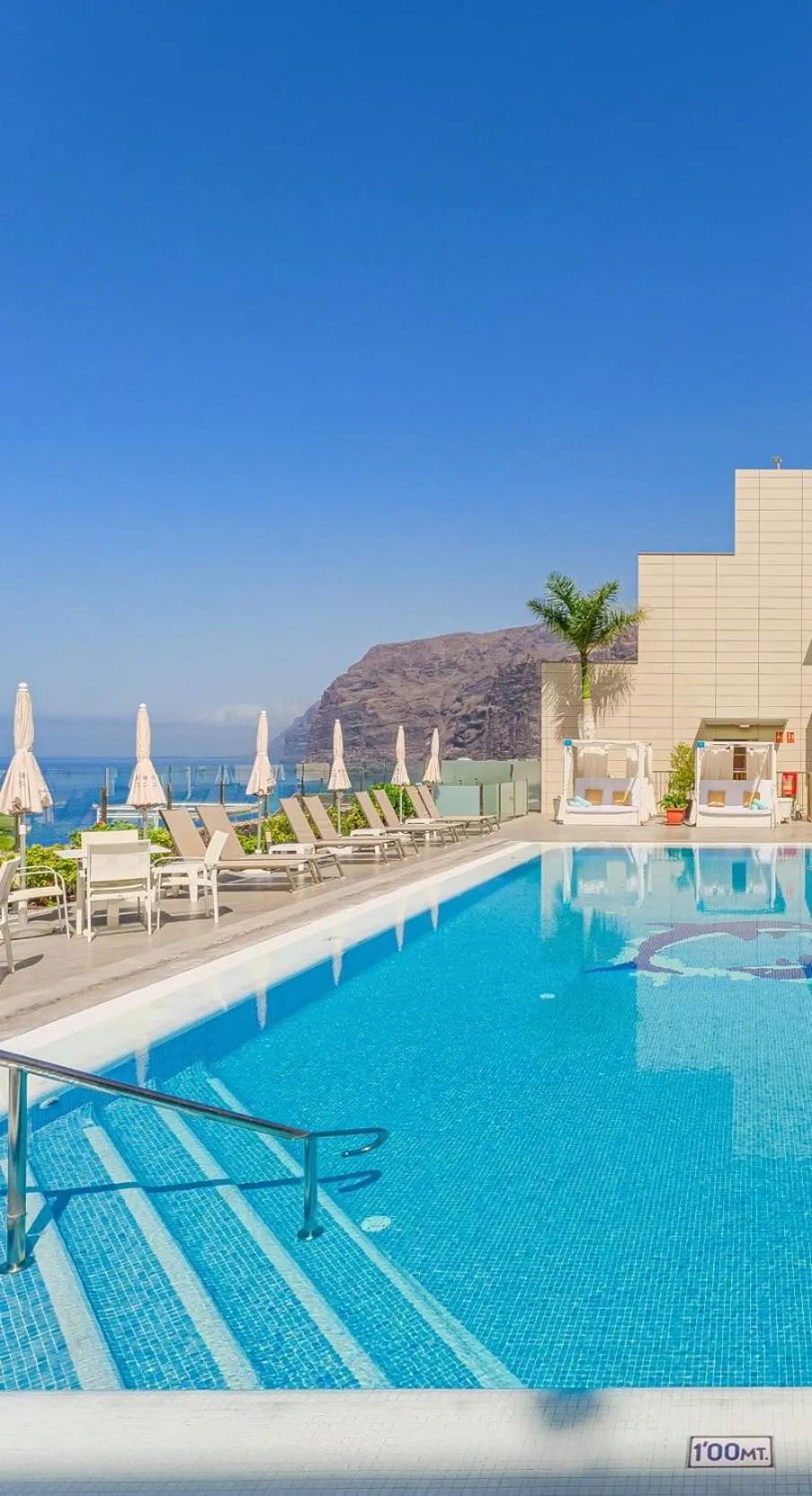 Swimming pool in Klayman Diamond Aparthotel