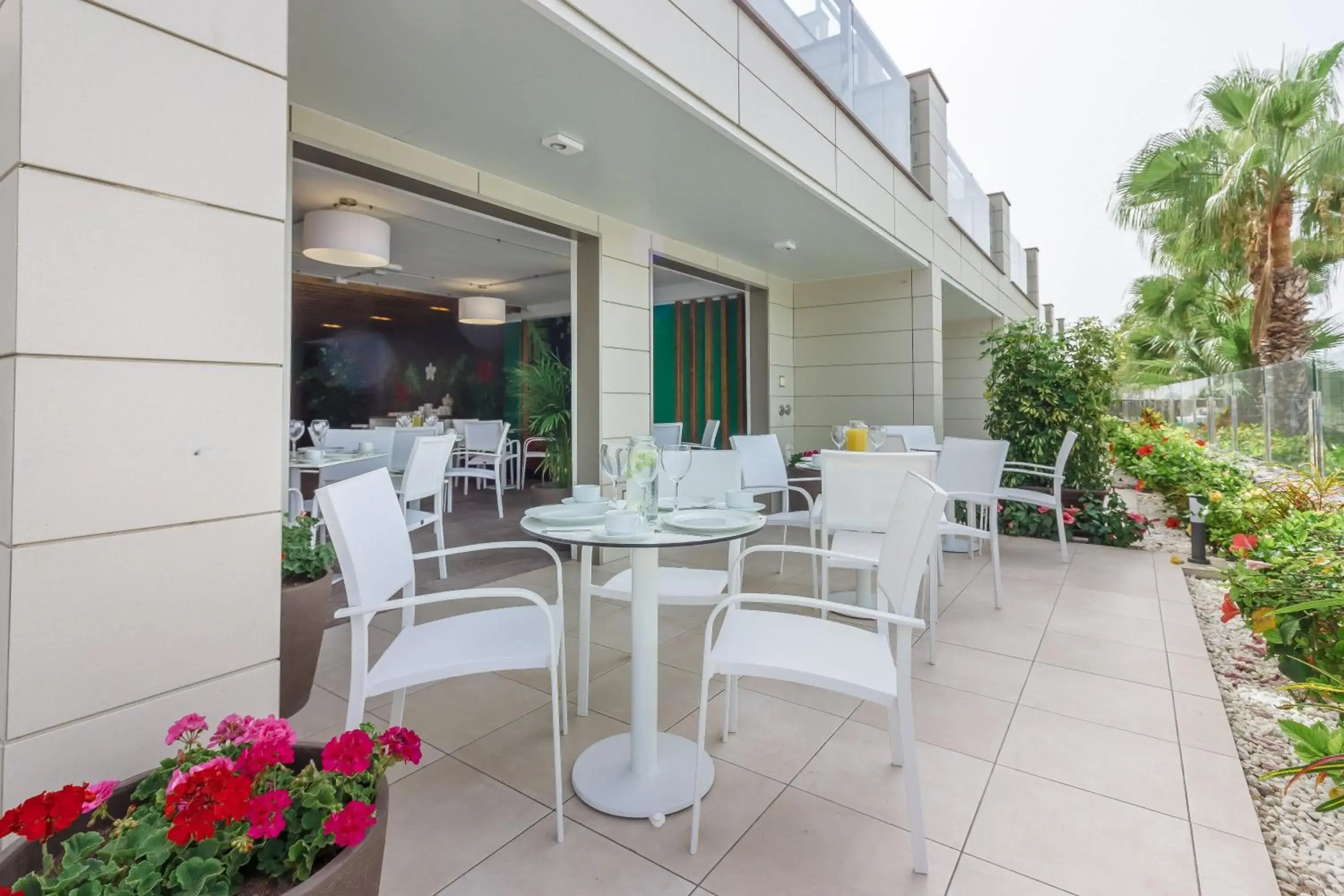 Restaurant/places to eat in Klayman Diamond Aparthotel Restaurant/places to eat in Klayman Diamond Aparthotel