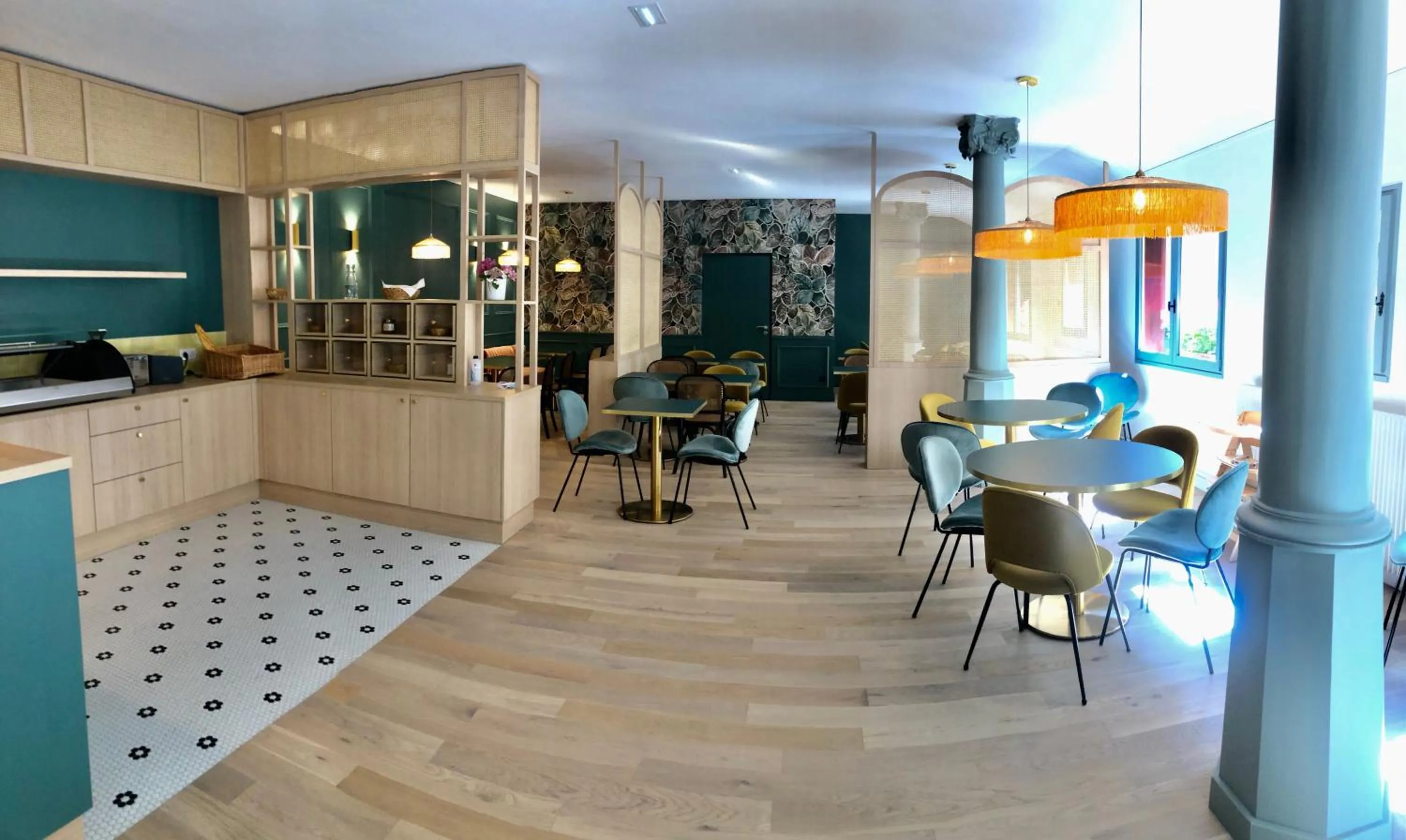 Buffet breakfast in Hôtel de France